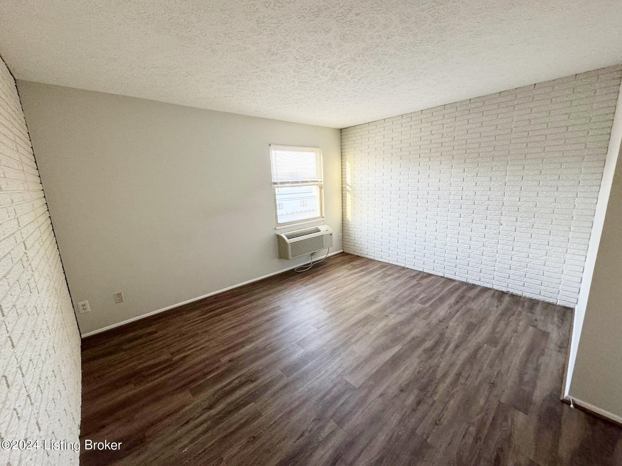 4012 Dupont Cir 309 Property Photo 21
