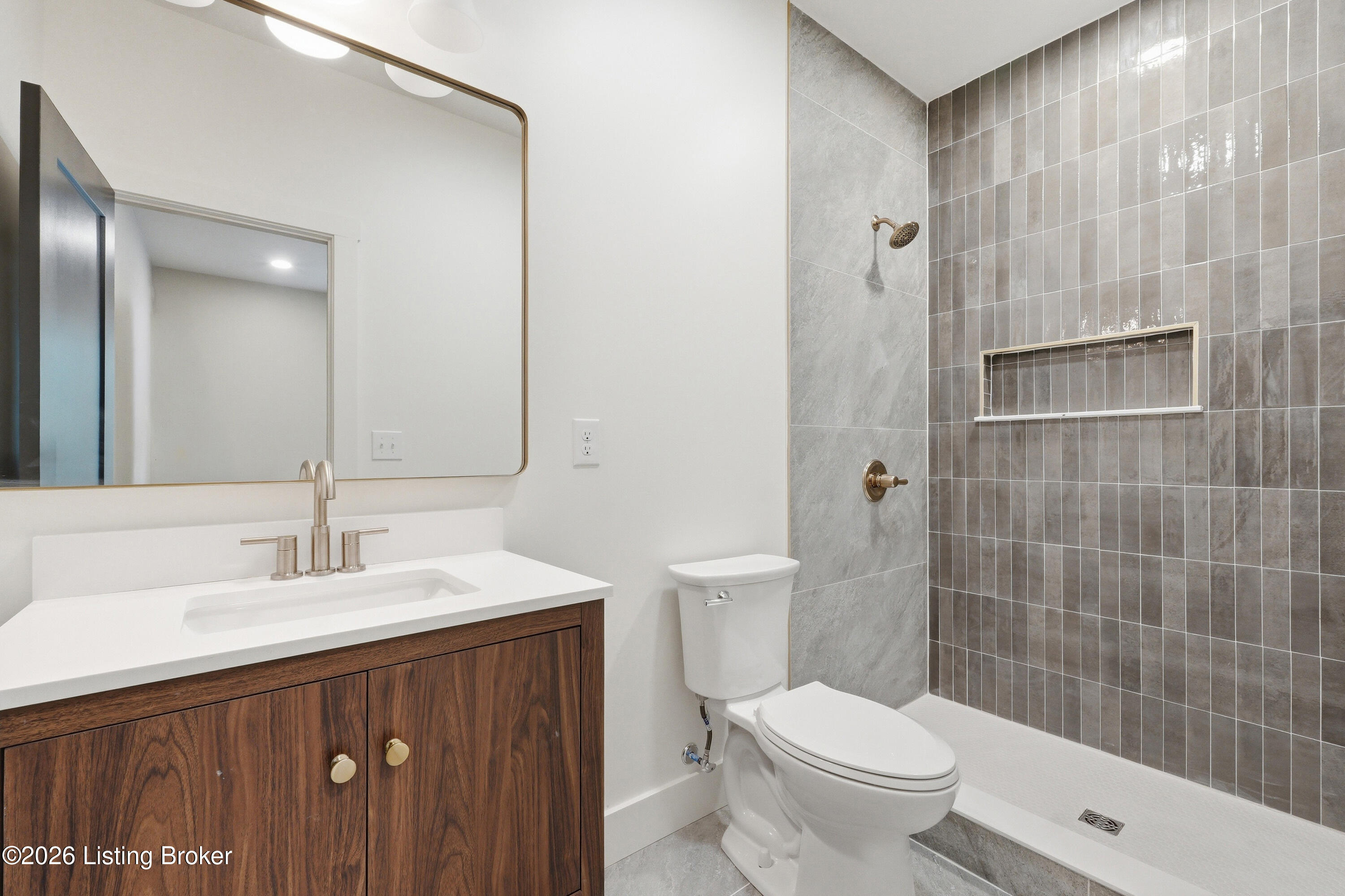 514 E Ormsby Ave Property Photo 4