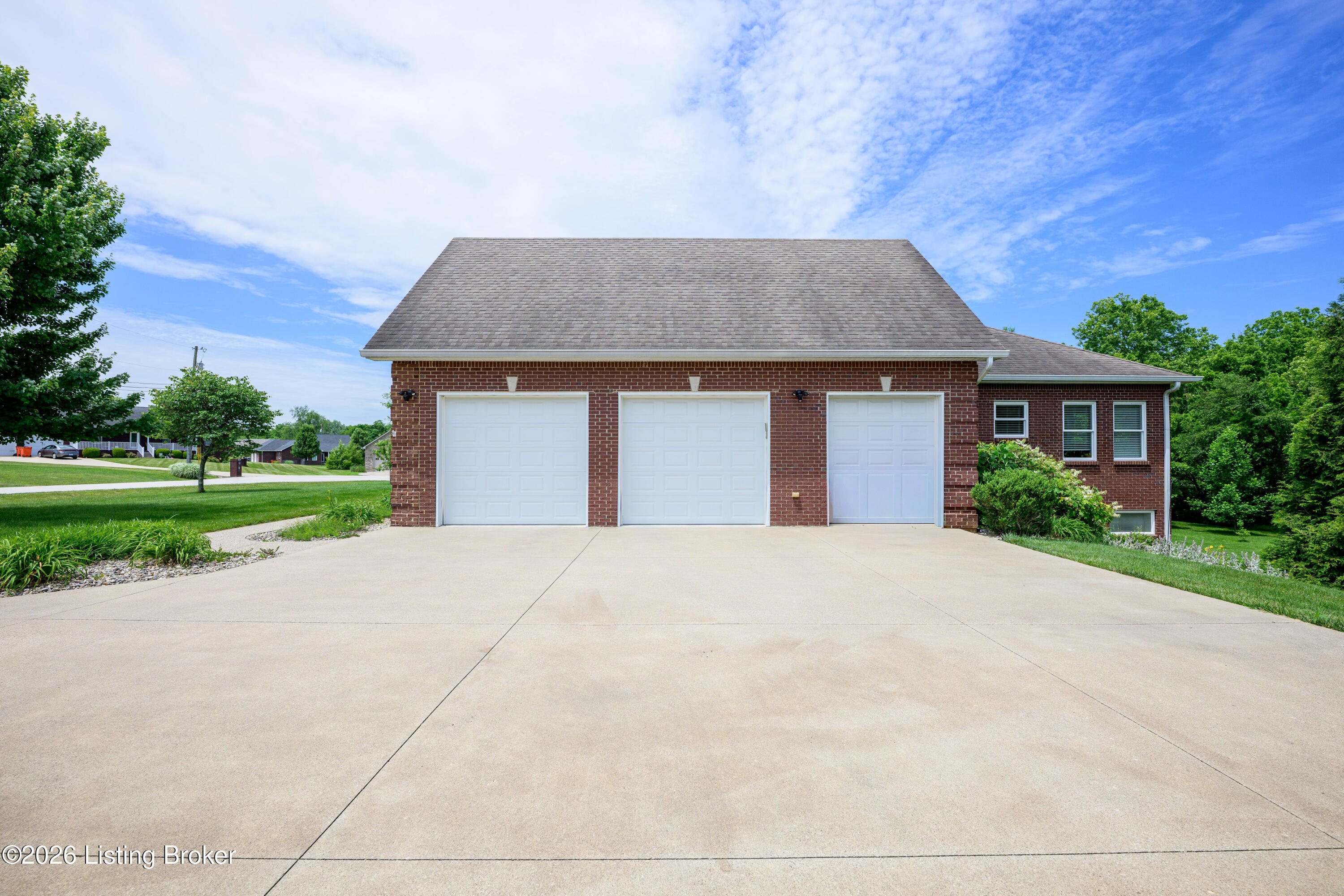330 Stonebriar Dr Property Photo 8