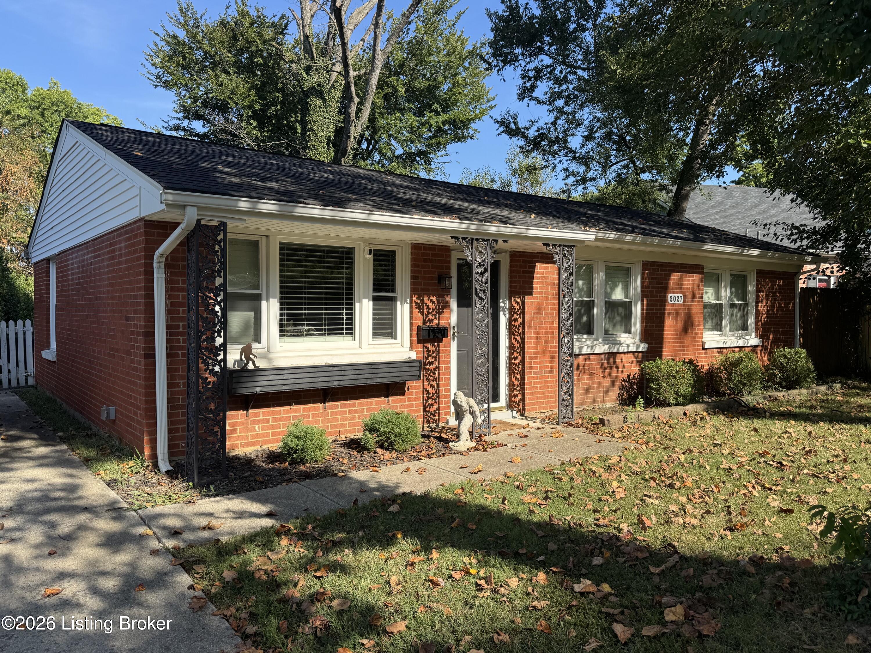 2027 Cedarcrest Dr Property Photo 1