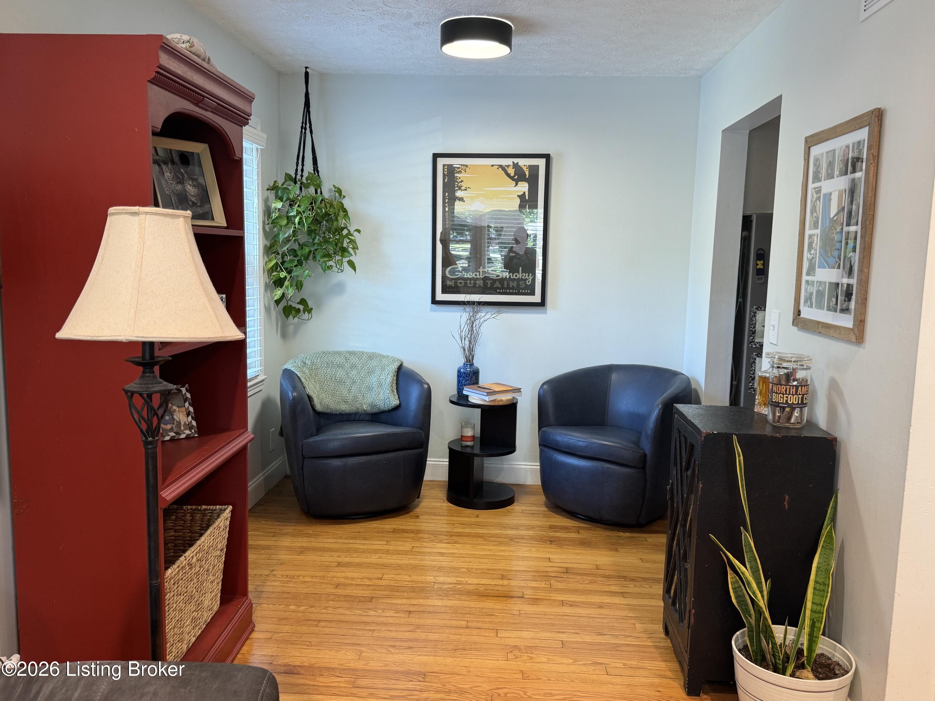 2027 Cedarcrest Dr Property Photo 6