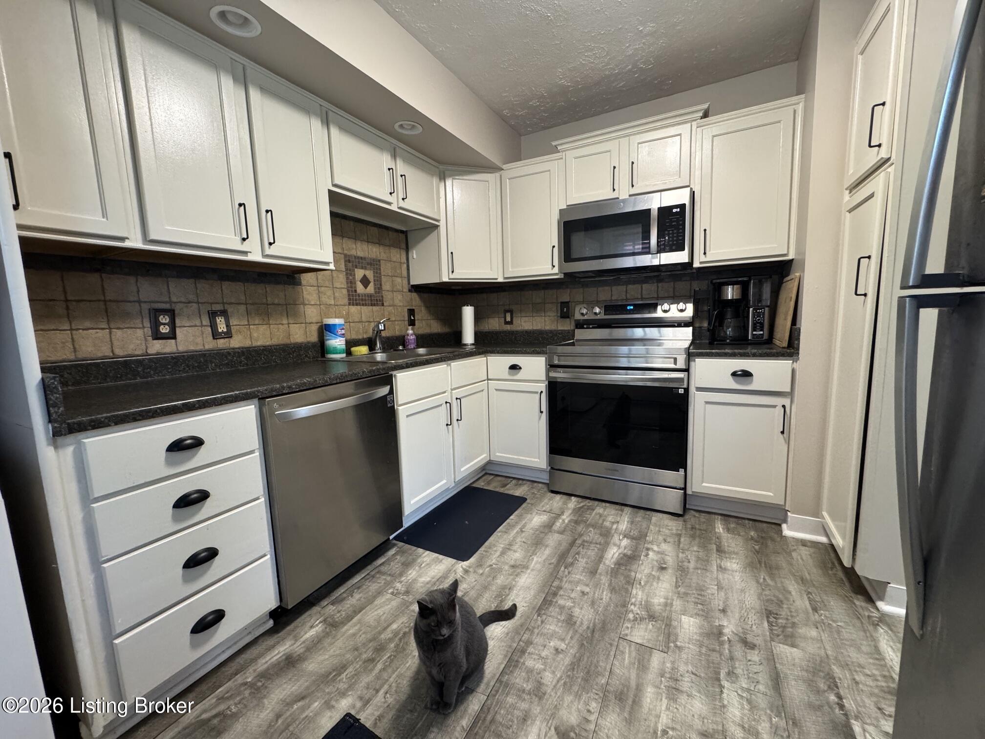 2027 Cedarcrest Dr Property Photo 9