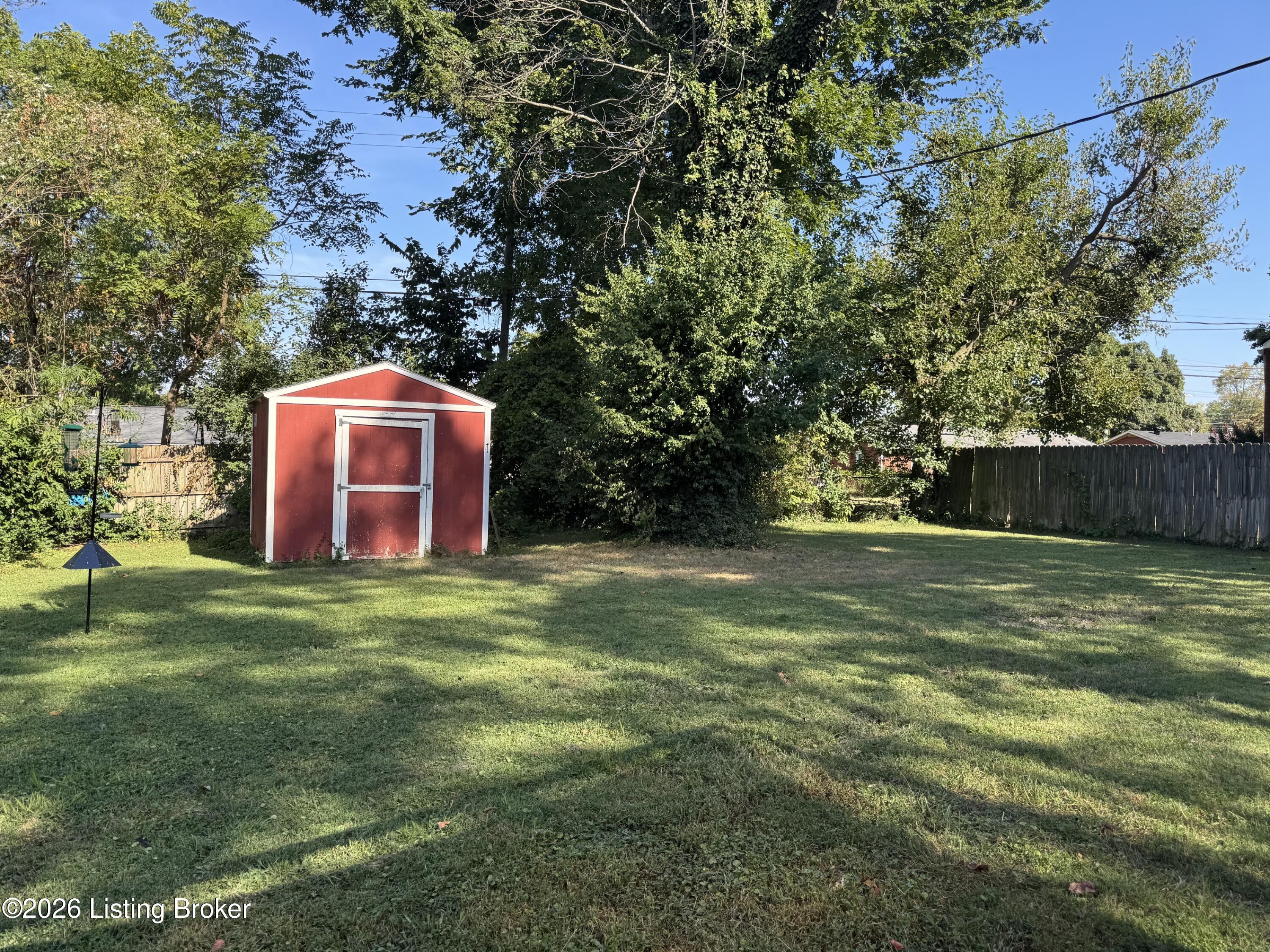 2027 Cedarcrest Dr Property Photo 23