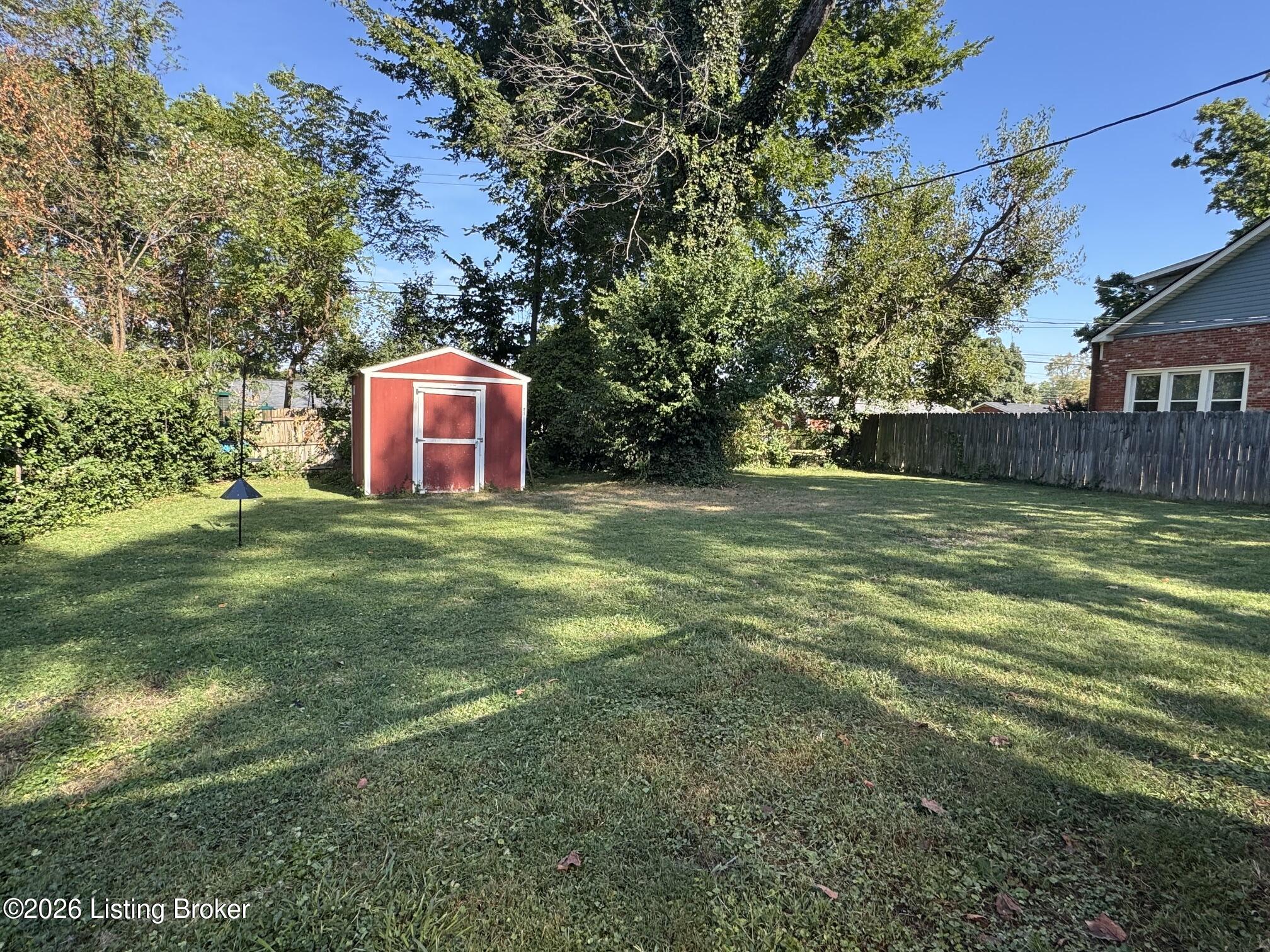 2027 Cedarcrest Dr Property Photo 24