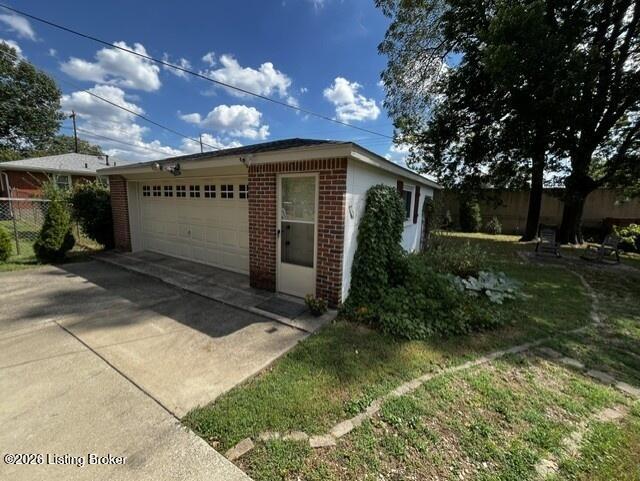 2528 Gardiner Ln Property Photo 2