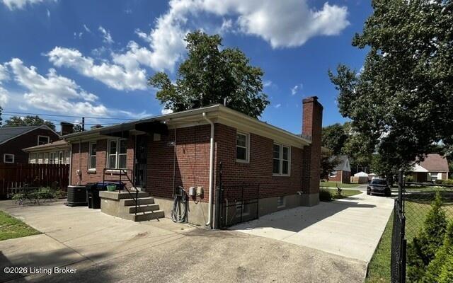 2528 Gardiner Ln Property Photo 4