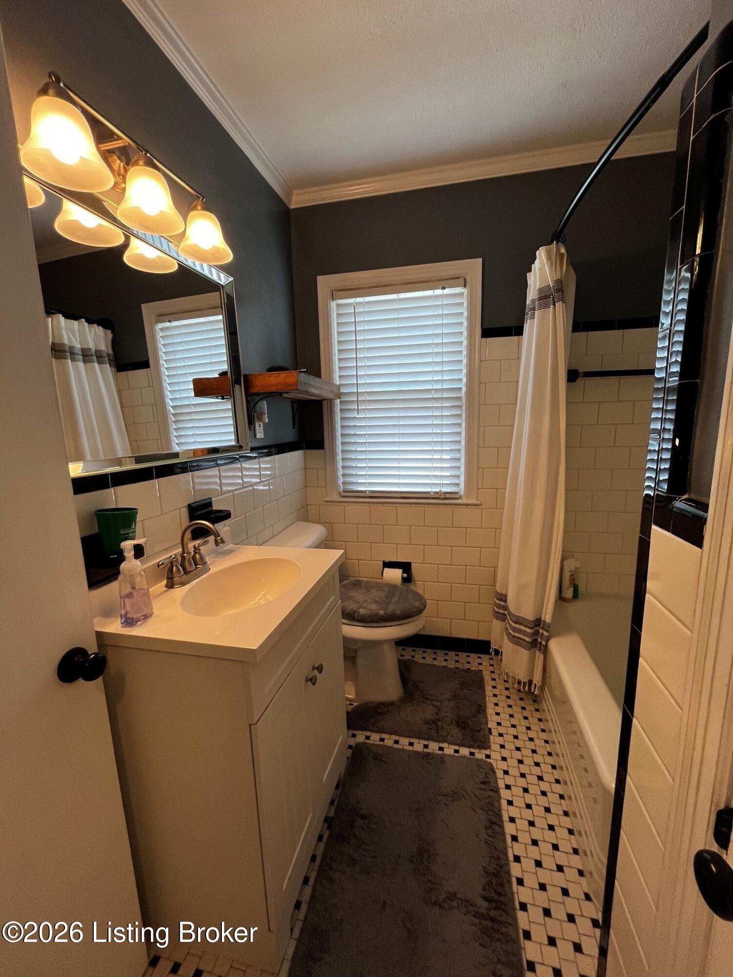2528 Gardiner Ln Property Photo 13