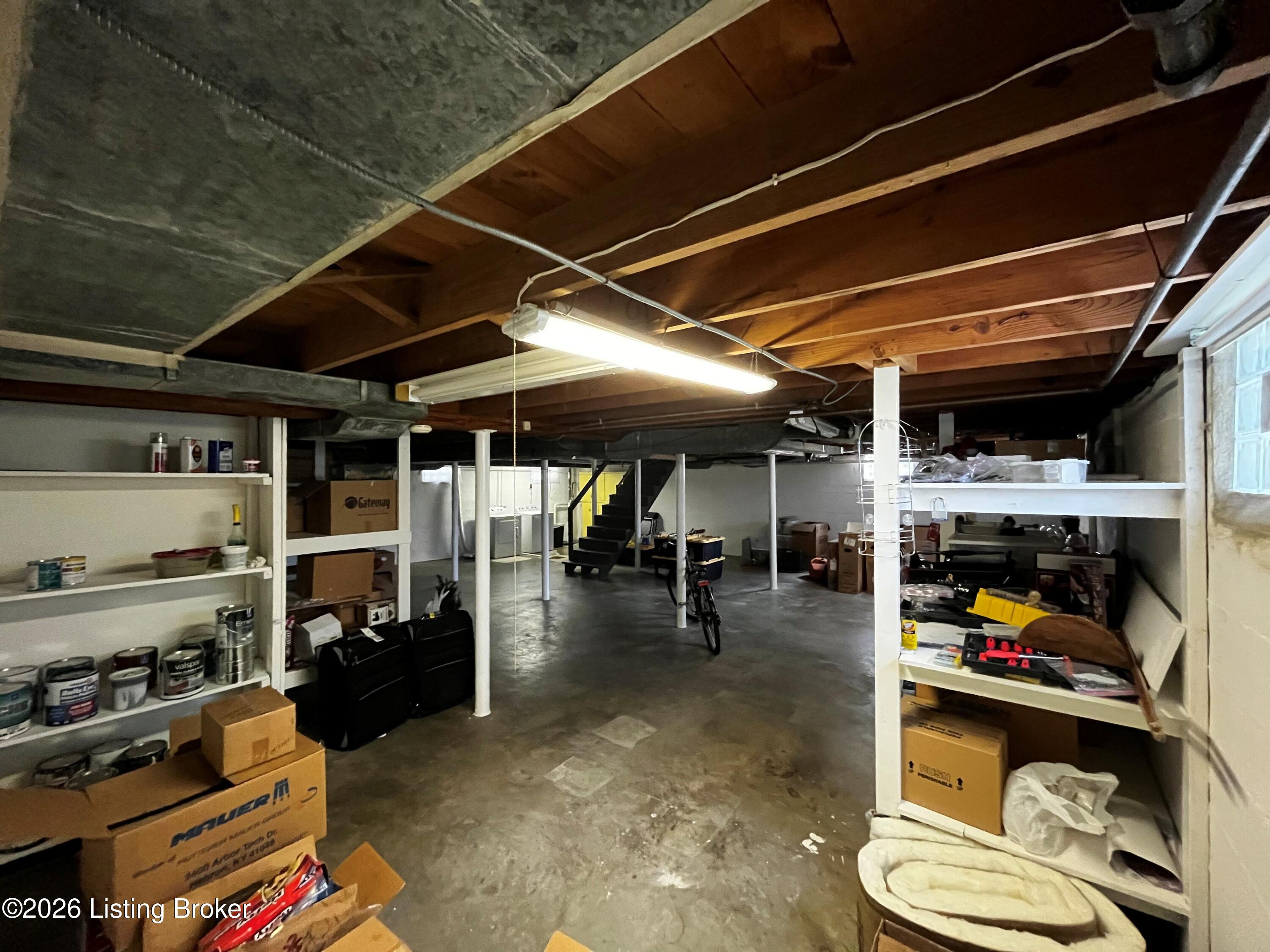 2528 Gardiner Ln Property Photo 14