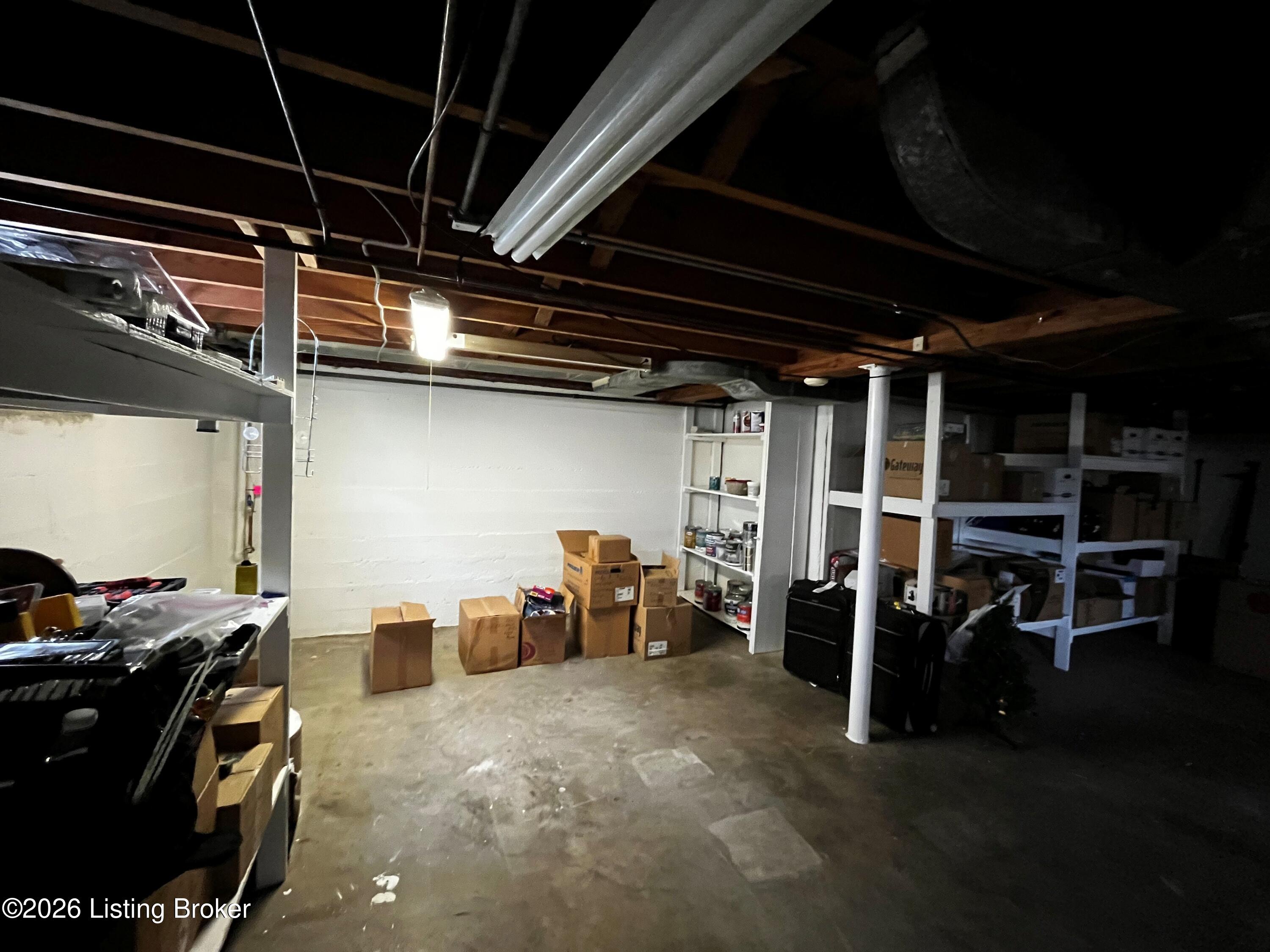 2528 Gardiner Ln Property Photo 15