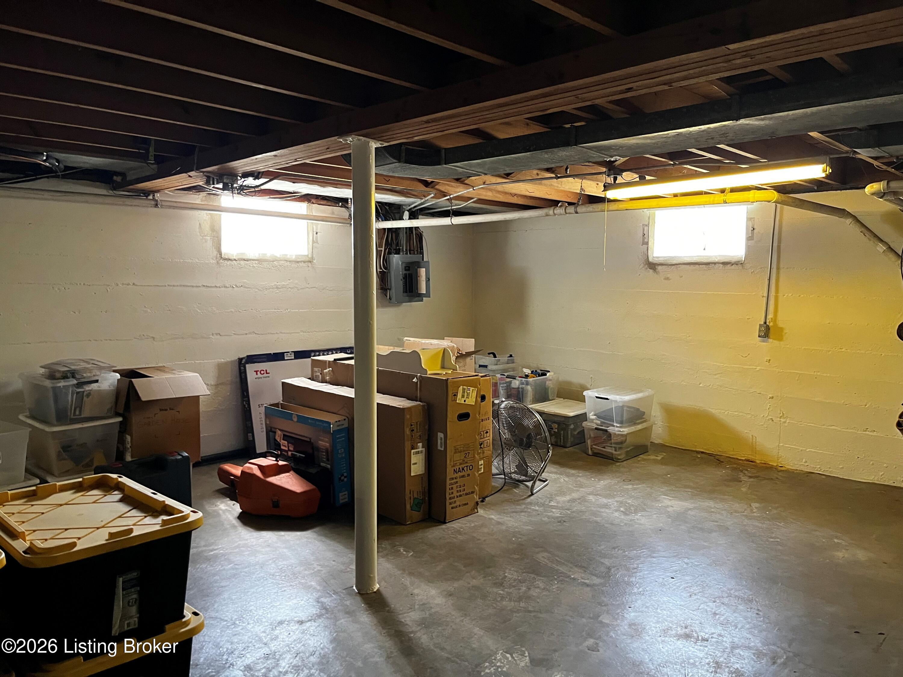 2528 Gardiner Ln Property Photo 16