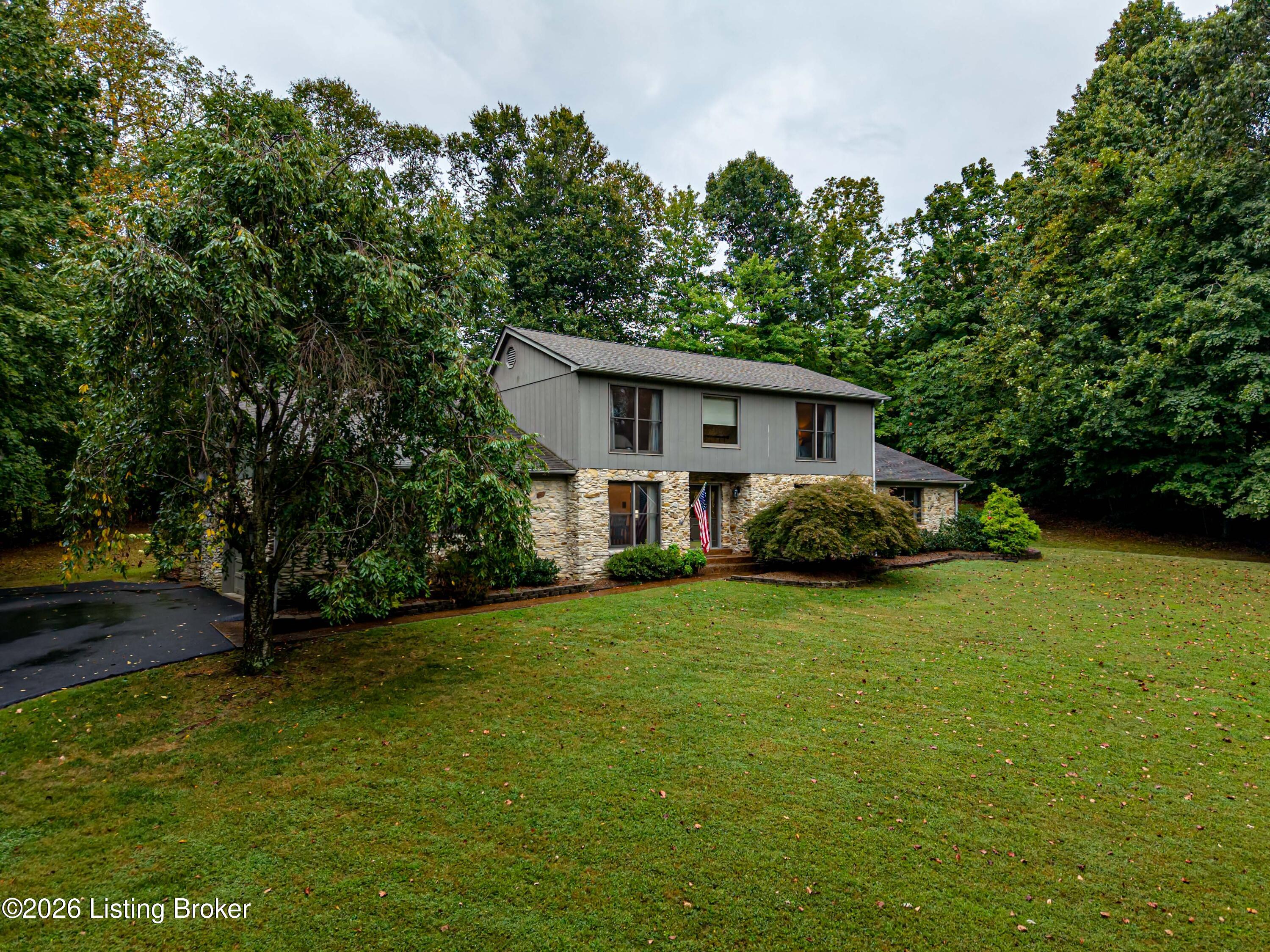 627 Maple Dr Property Photo 2