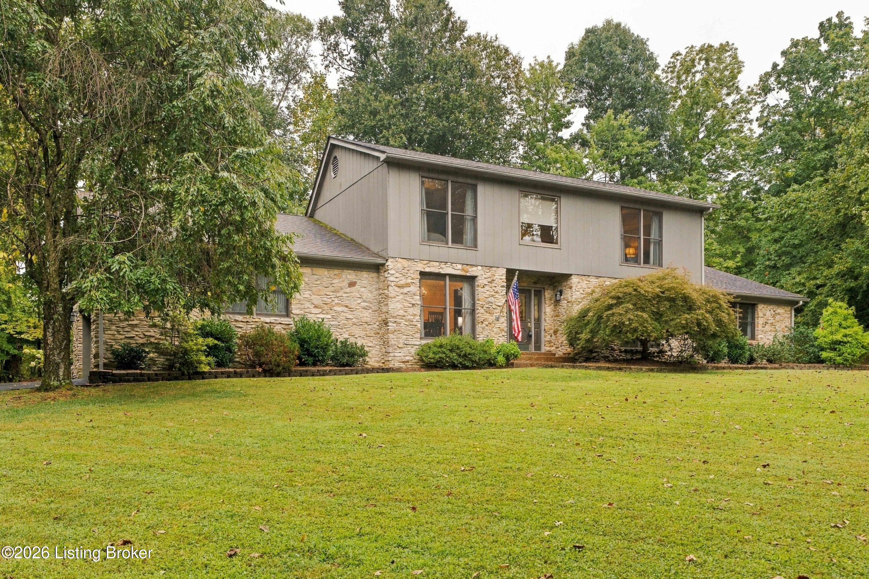 627 Maple Dr Property Photo 3