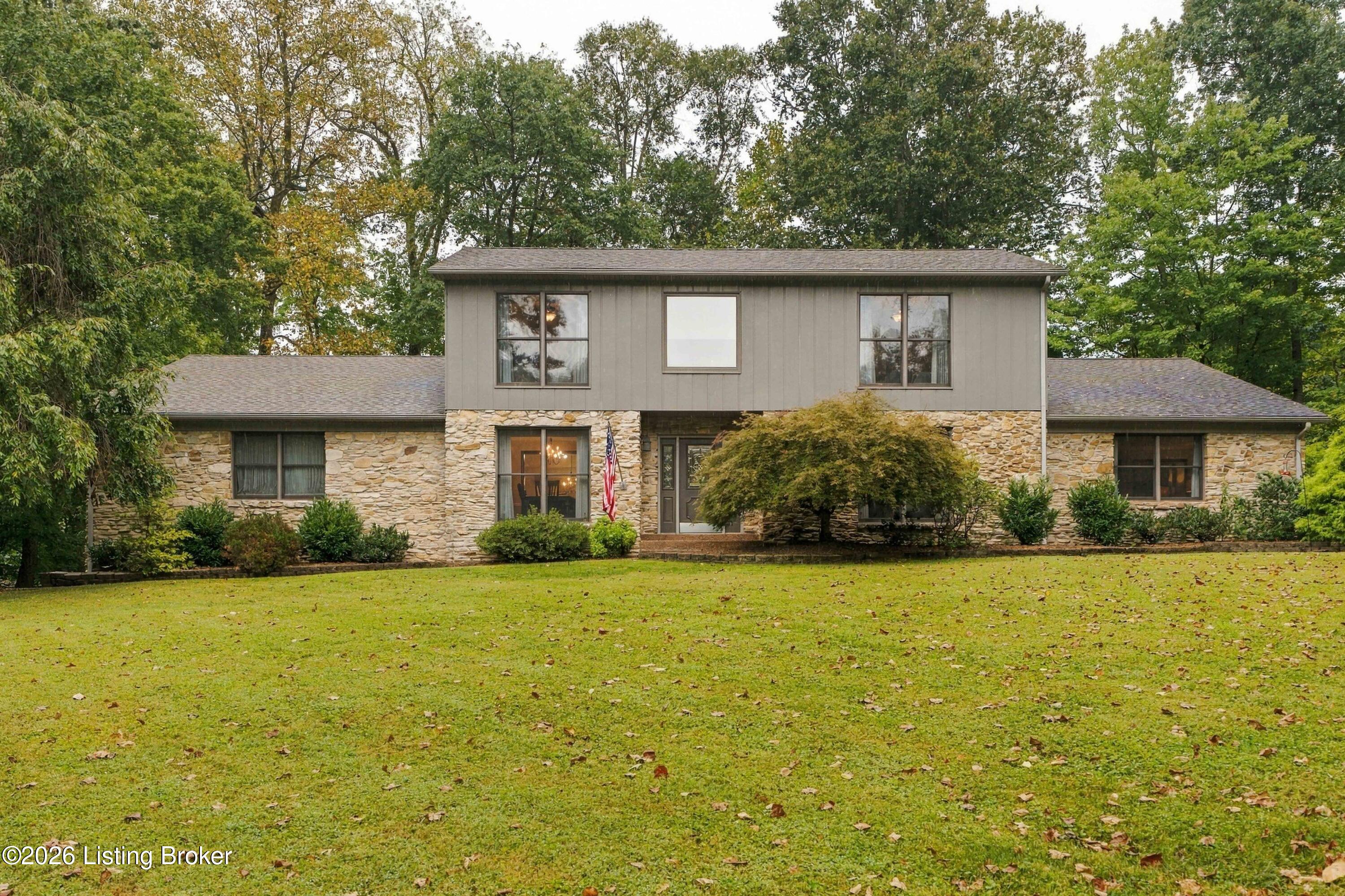 627 Maple Dr Property Photo 4