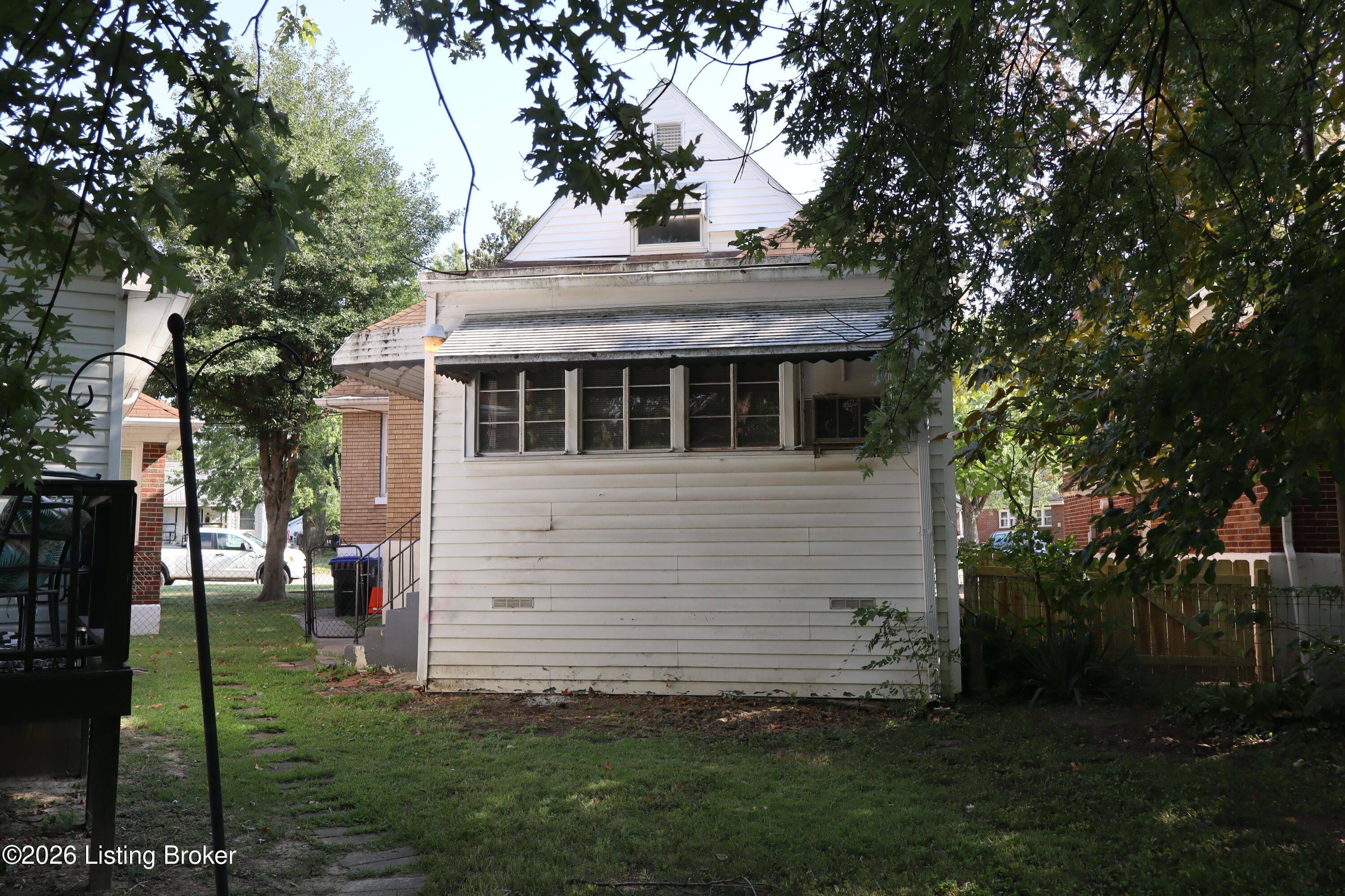 801 Brookline Ave Property Photo 4