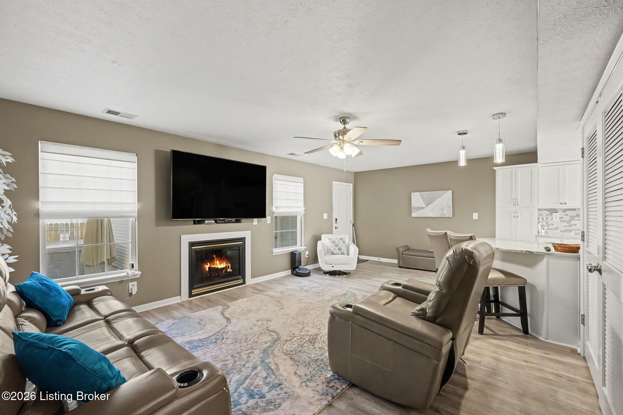 11203 Sandwood Pl Property Photo 6
