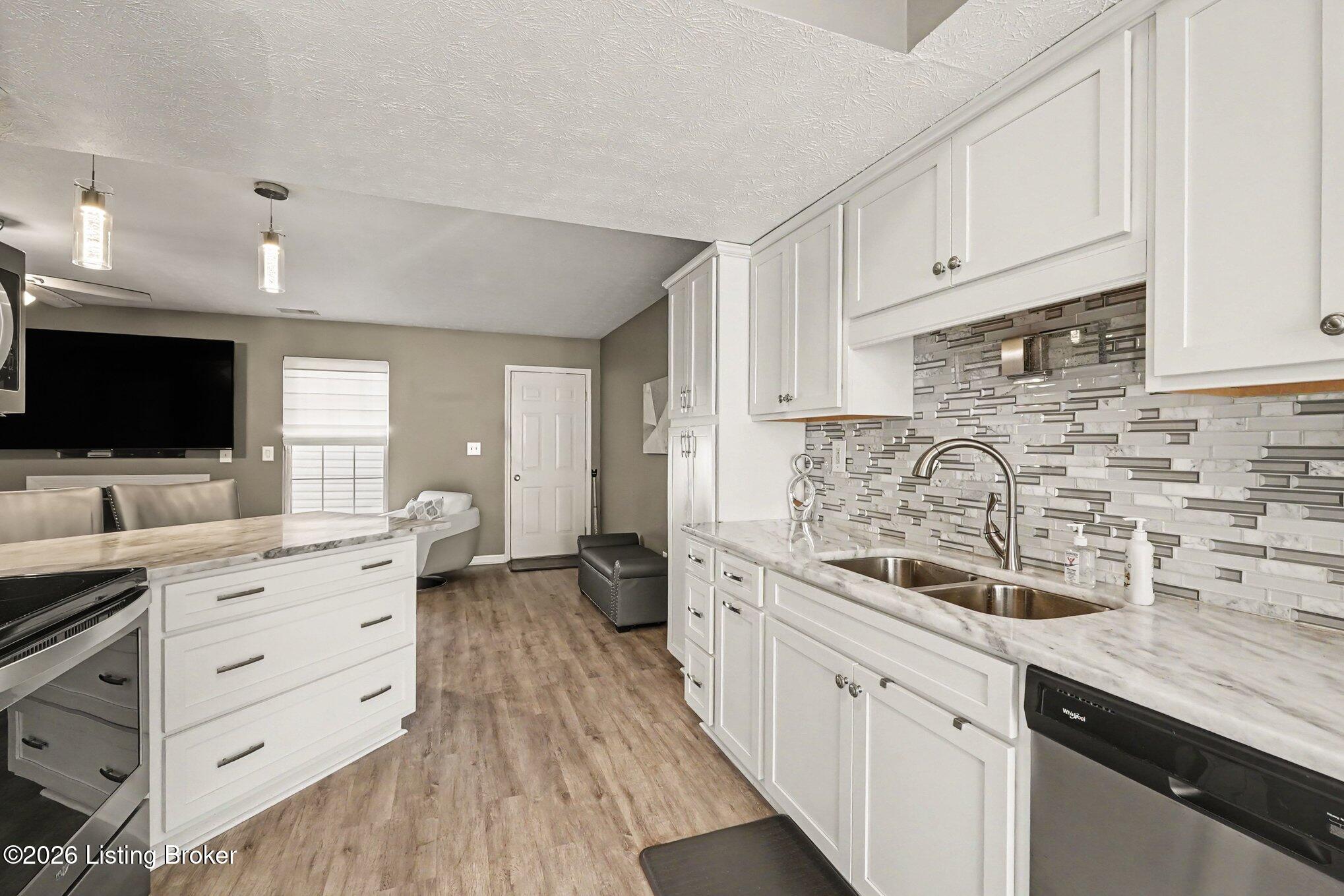11203 Sandwood Pl Property Photo 11