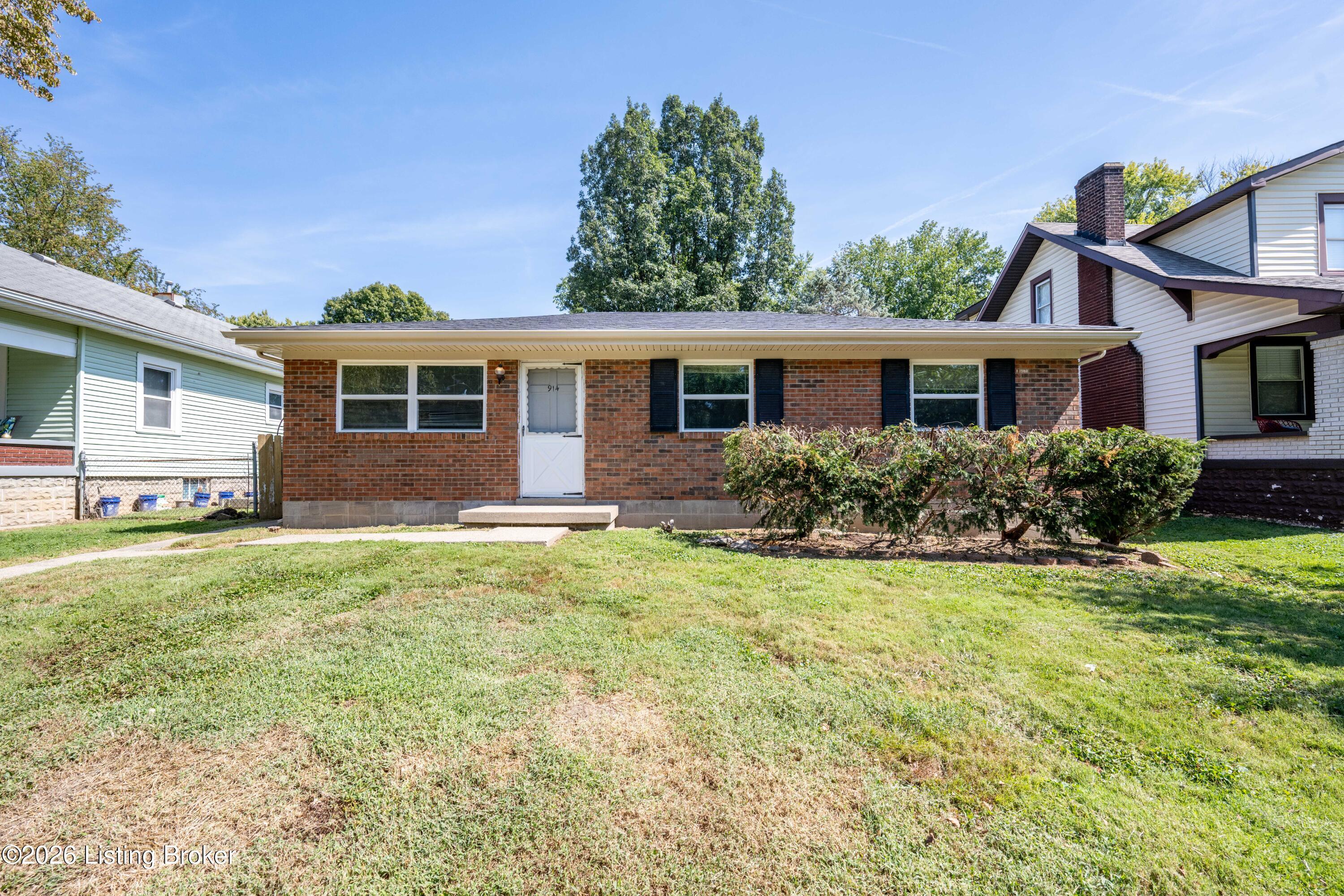 914 N Clark Blvd Property Photo 1