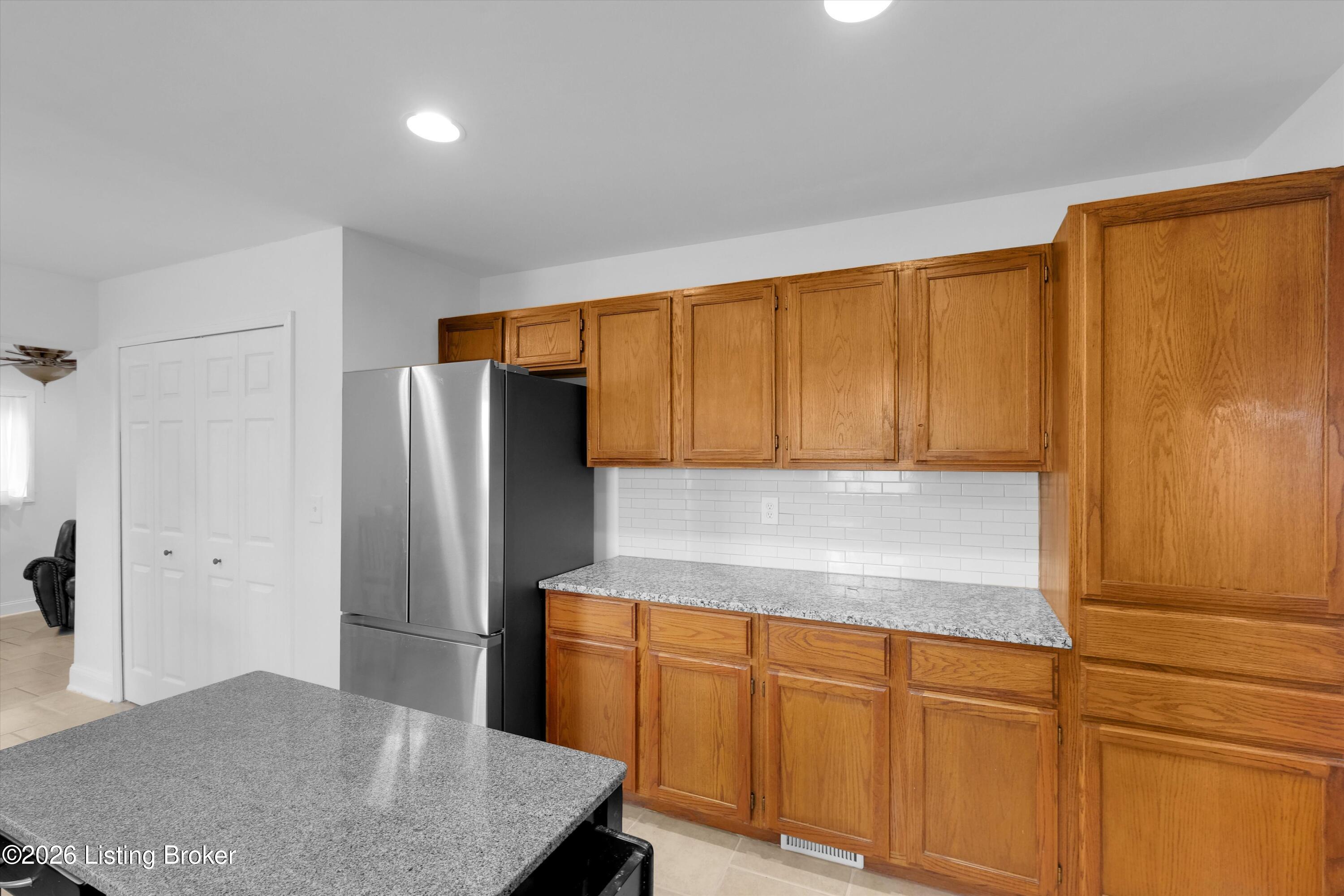 7506 Beechdale Rd Property Photo 9