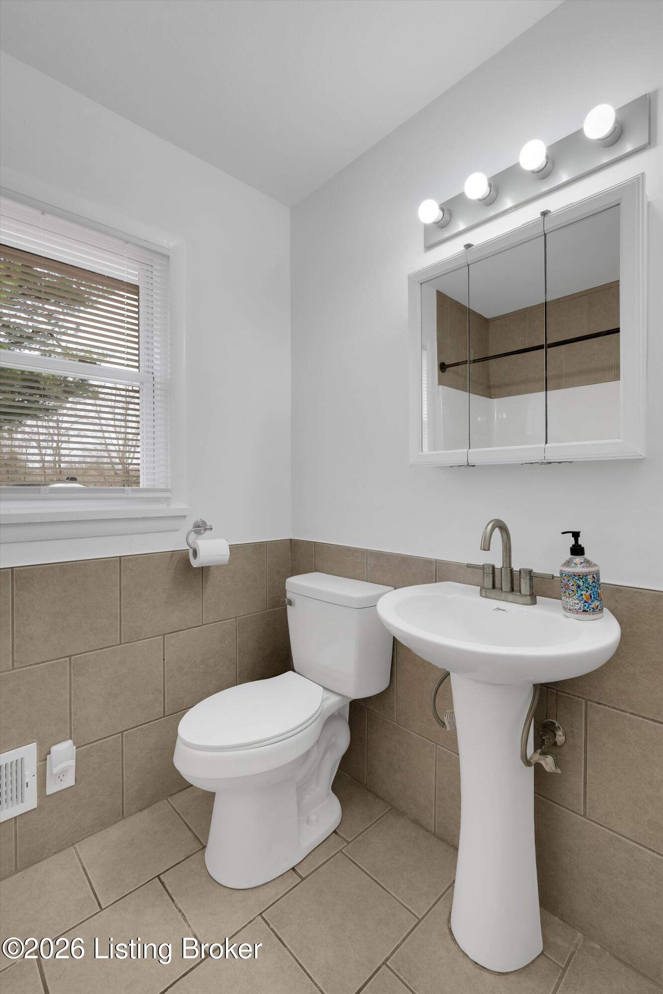 7506 Beechdale Rd Property Photo 24