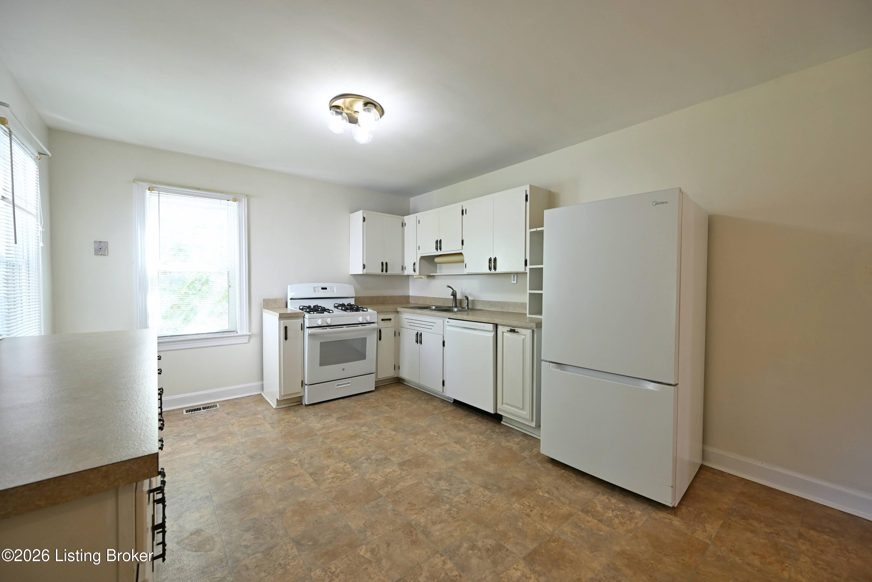 309 Inverness Ave Property Photo 8