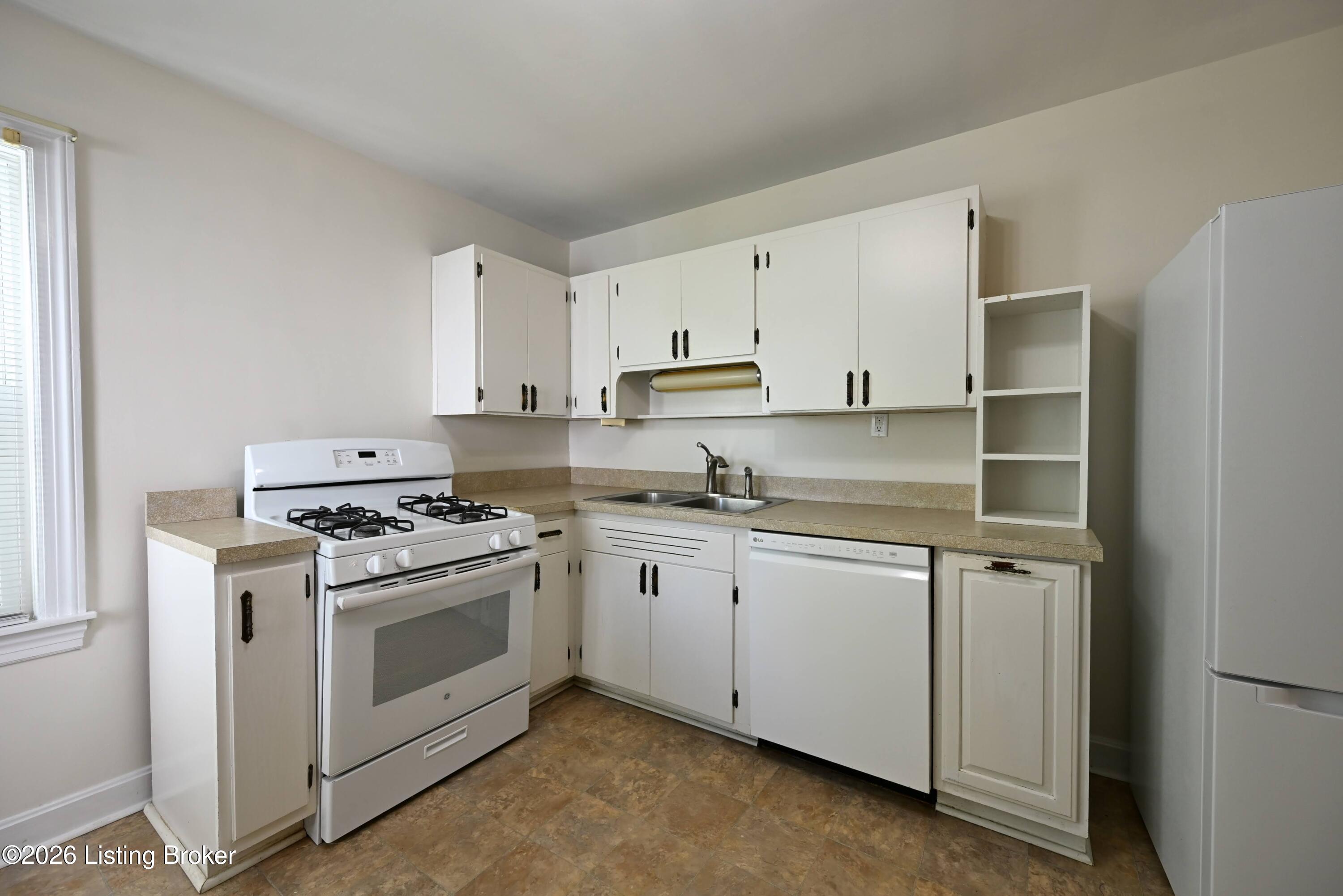 309 Inverness Ave Property Photo 9