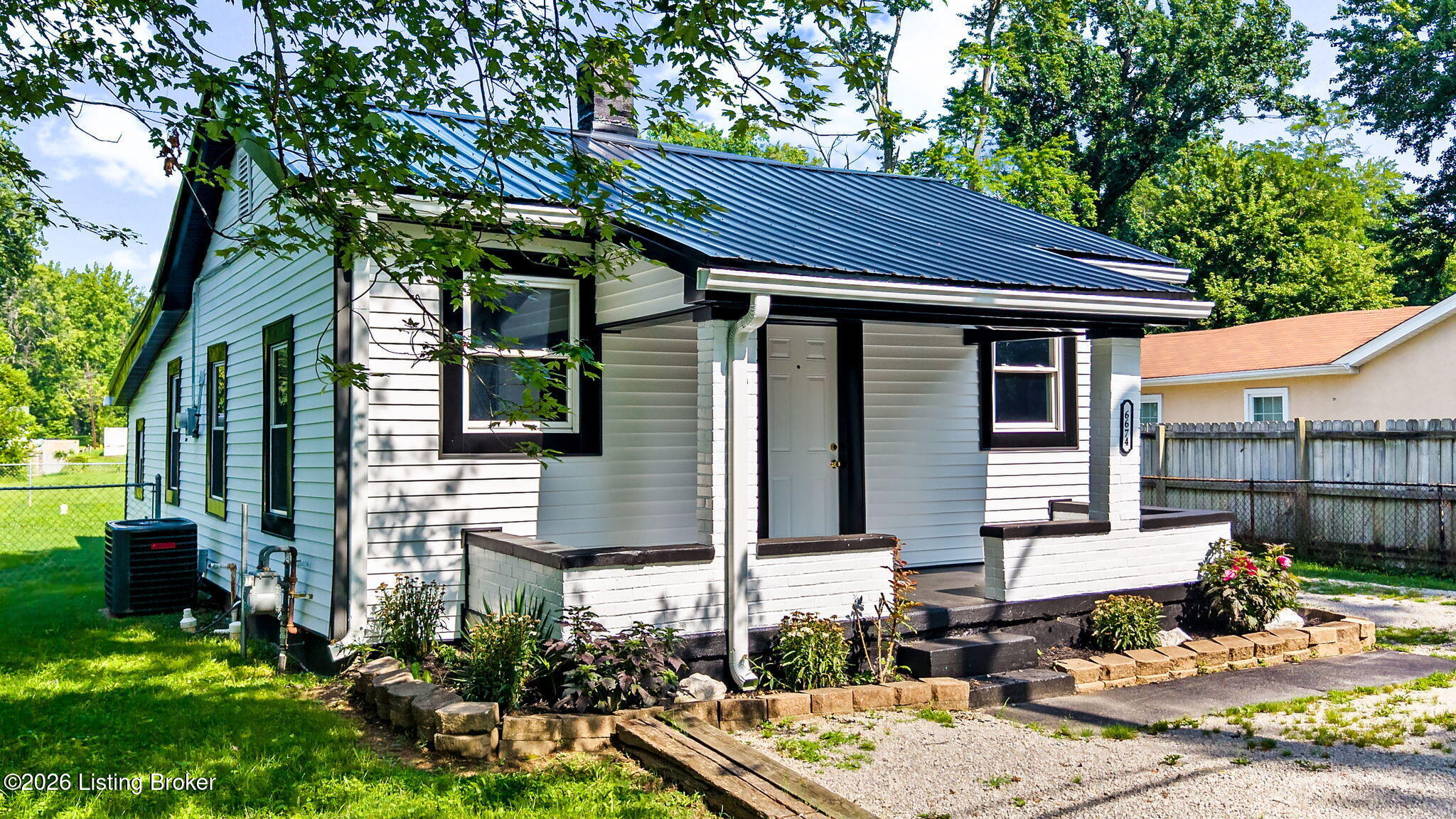 6674 Rutledge Rd Property Photo 2