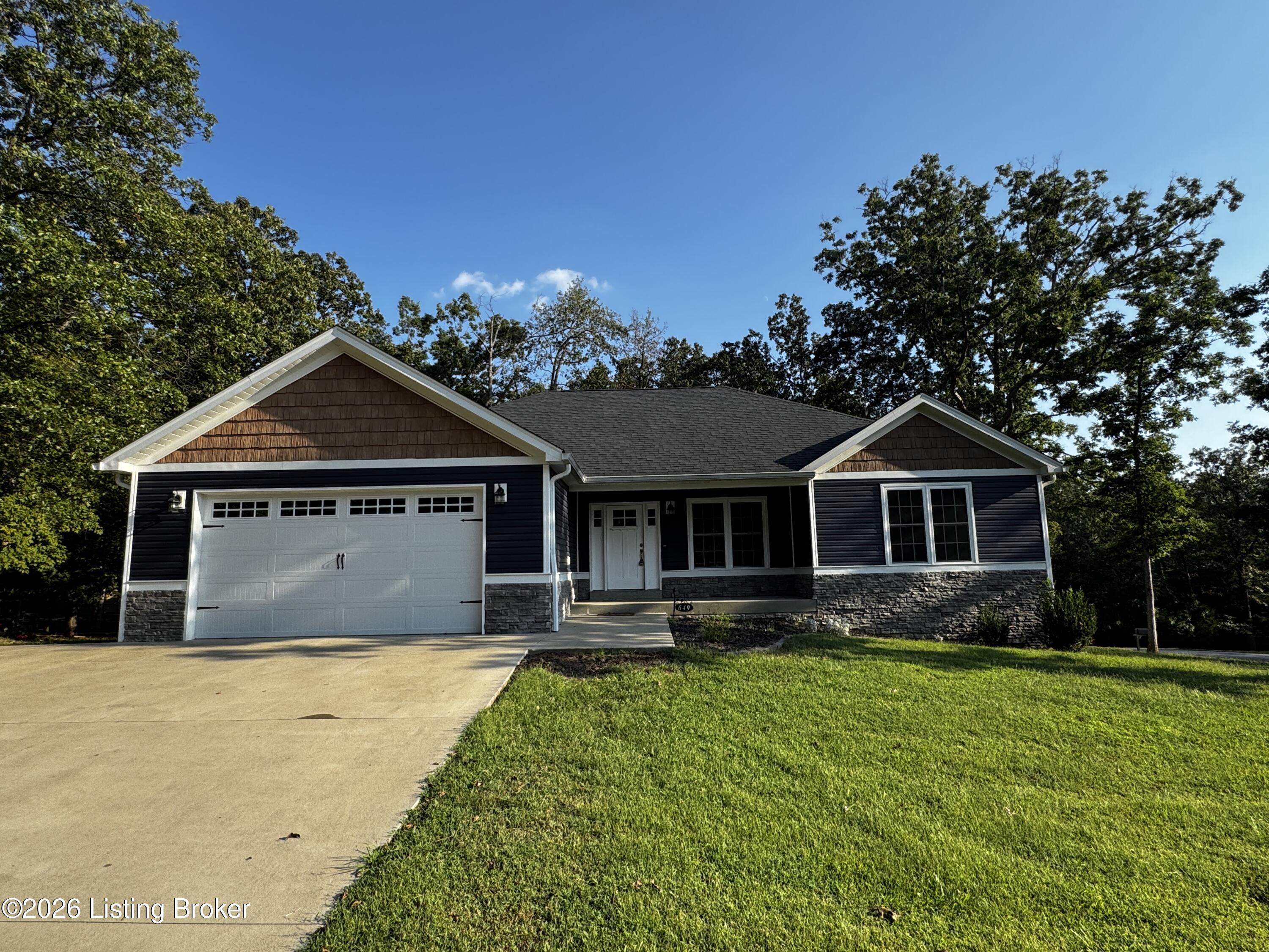 649 Fairway Dr Property Photo 1