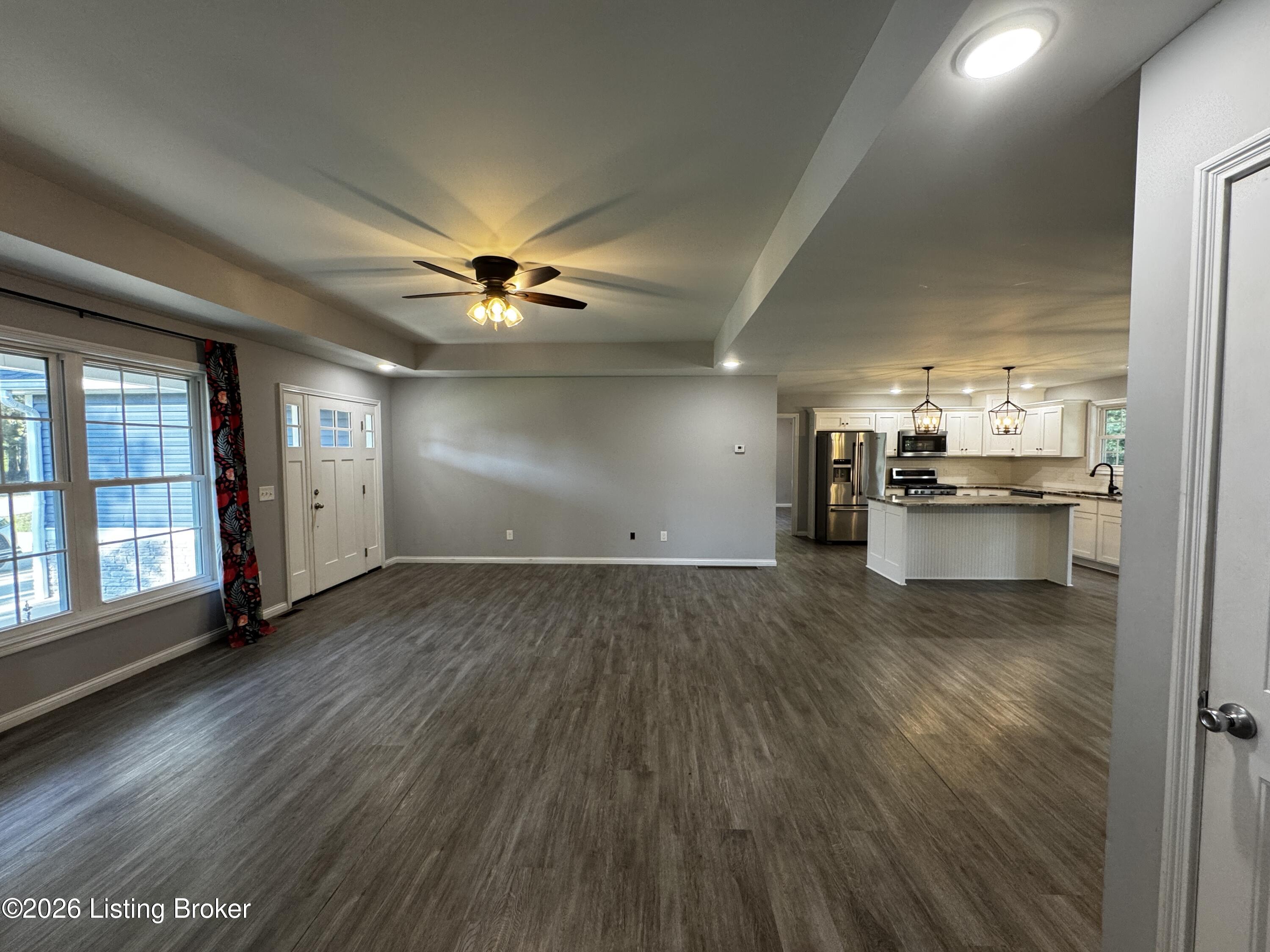649 Fairway Dr Property Photo 6
