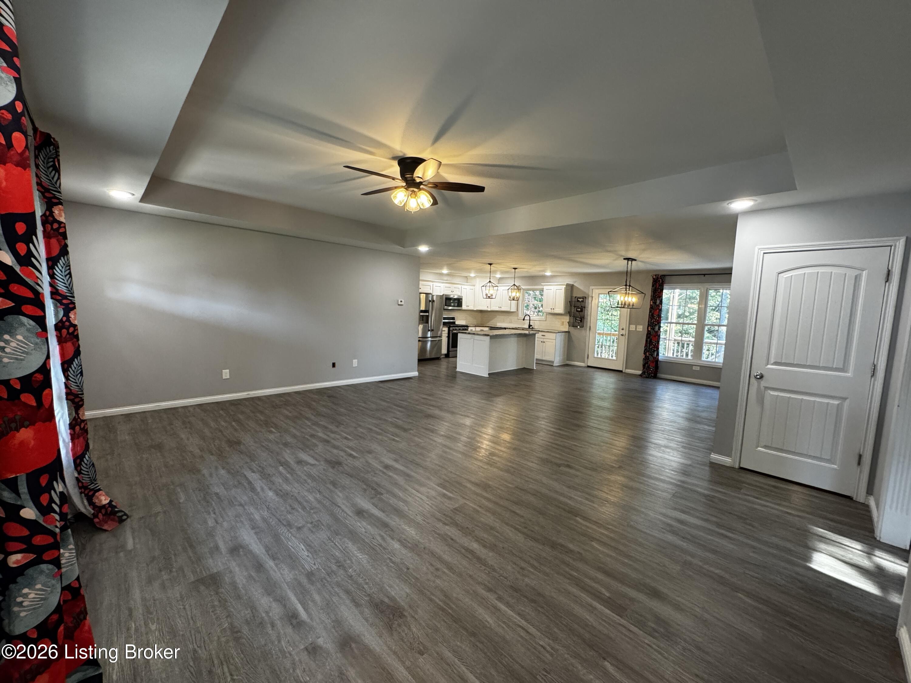 649 Fairway Dr Property Photo 7