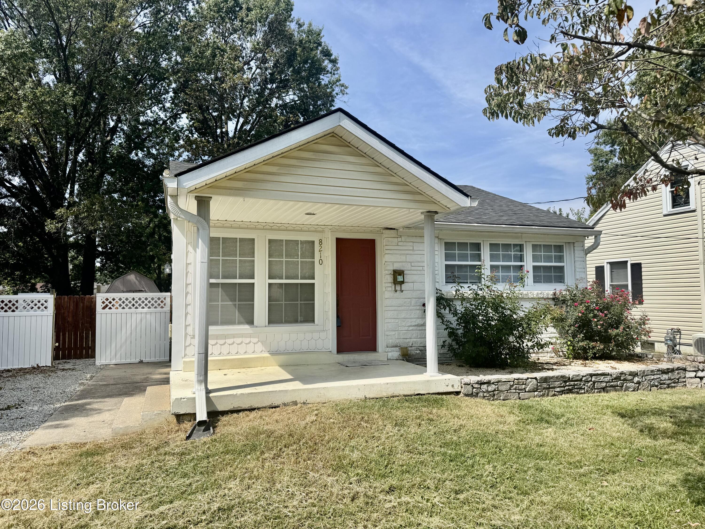 8210 Kerry Rd Property Photo 3