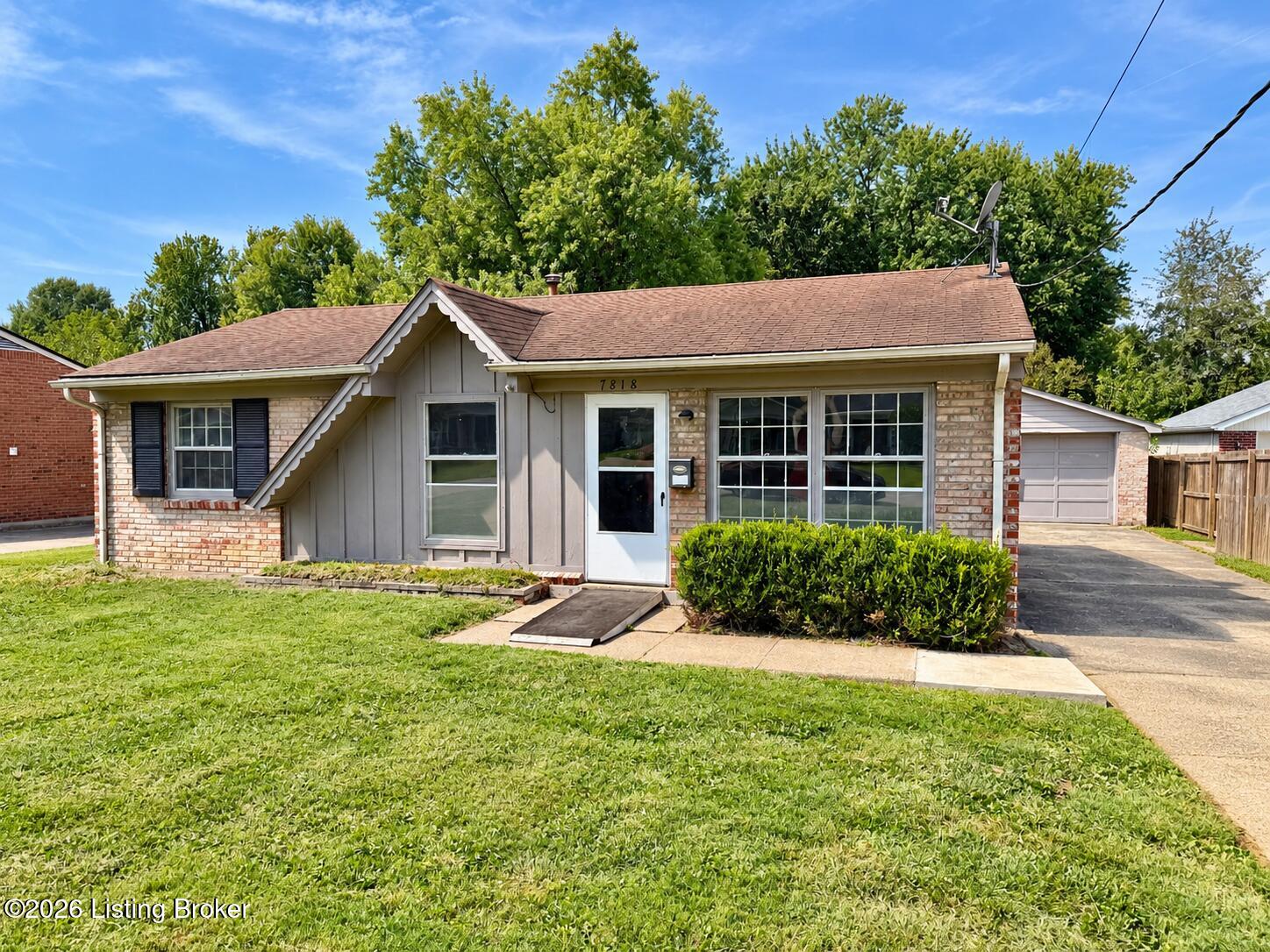 7818 Bramble Ln