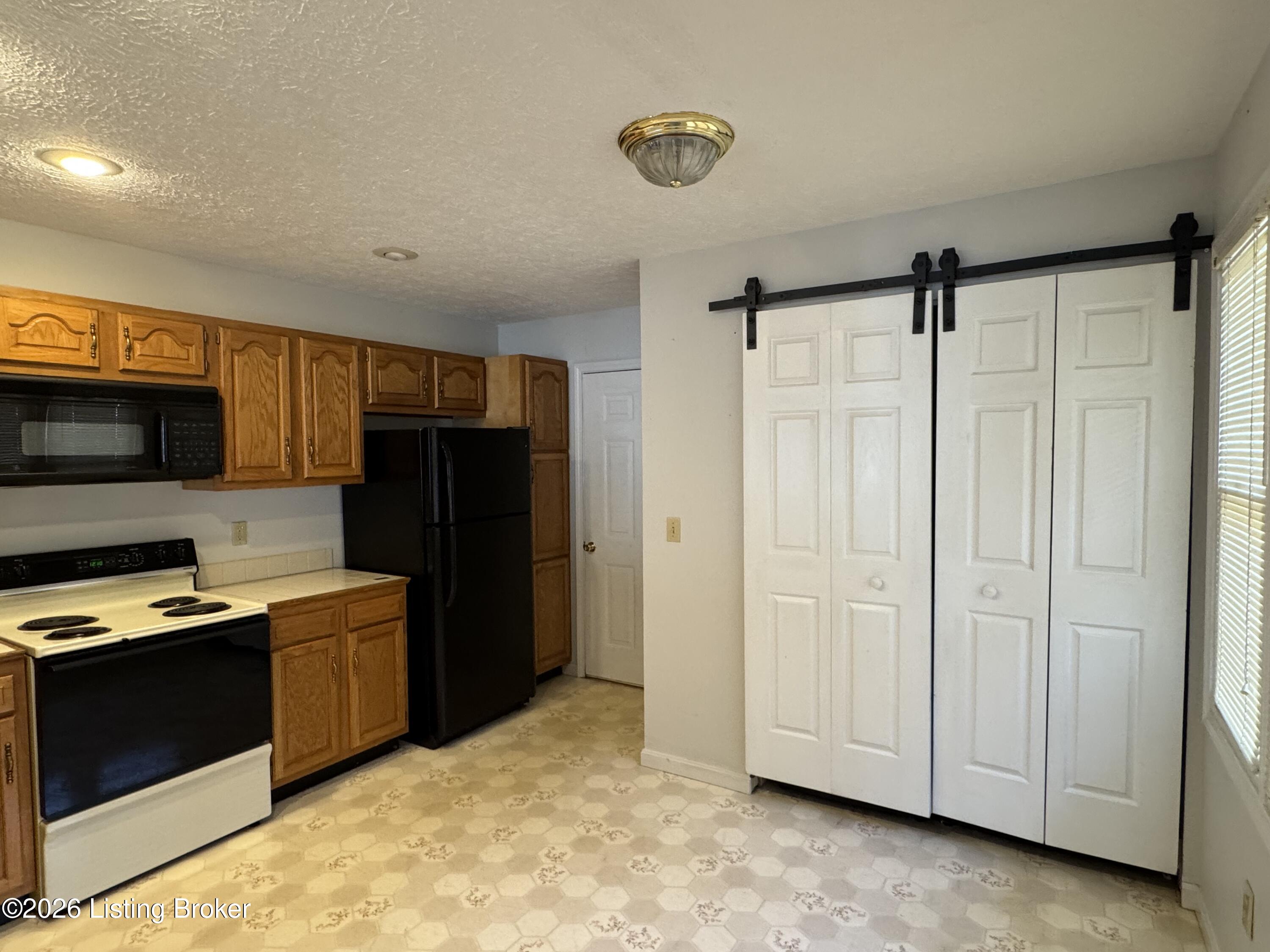 482 Mulberry St Apt C Property Photo 6