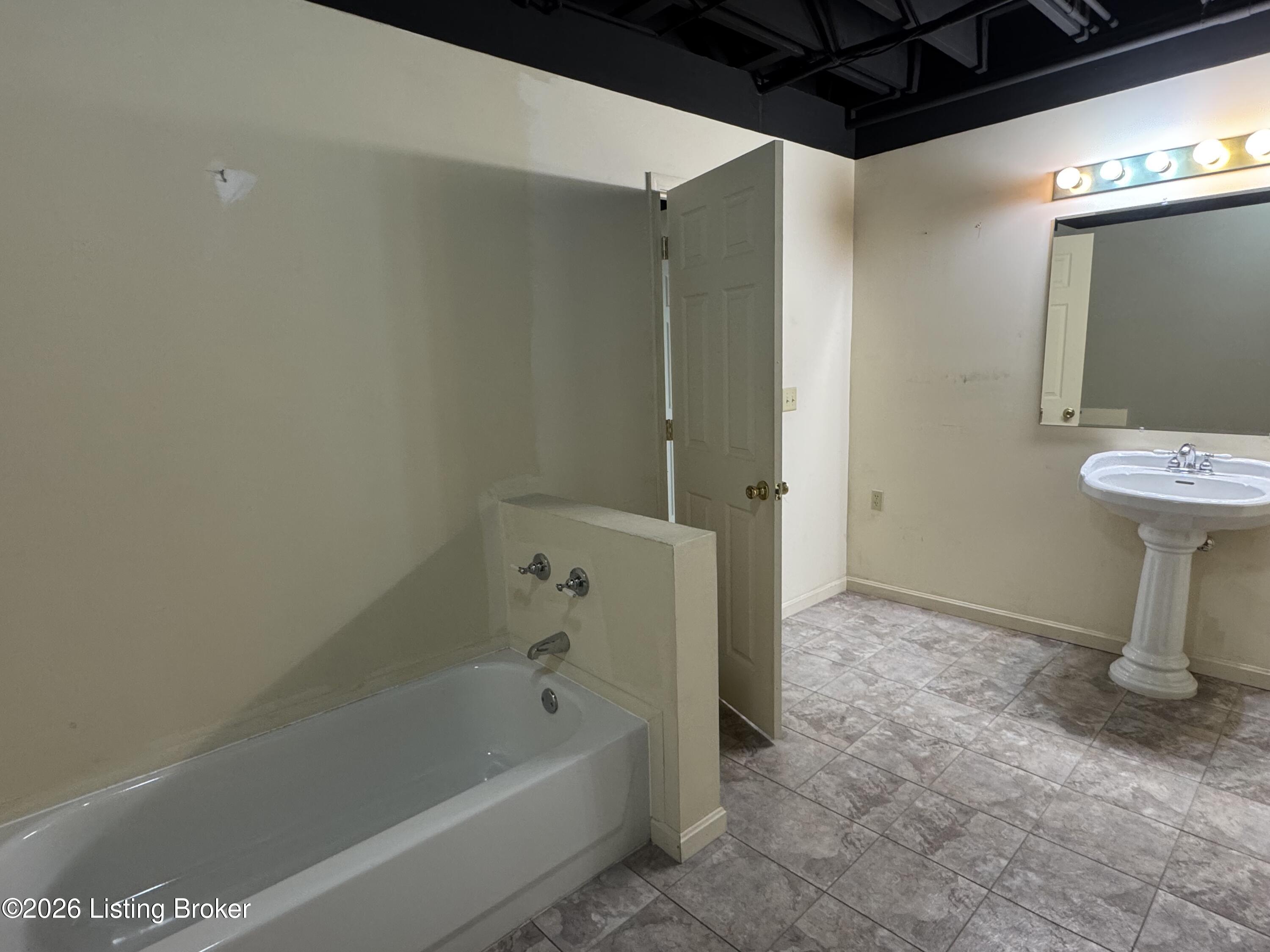482 Mulberry St Apt C Property Photo 16