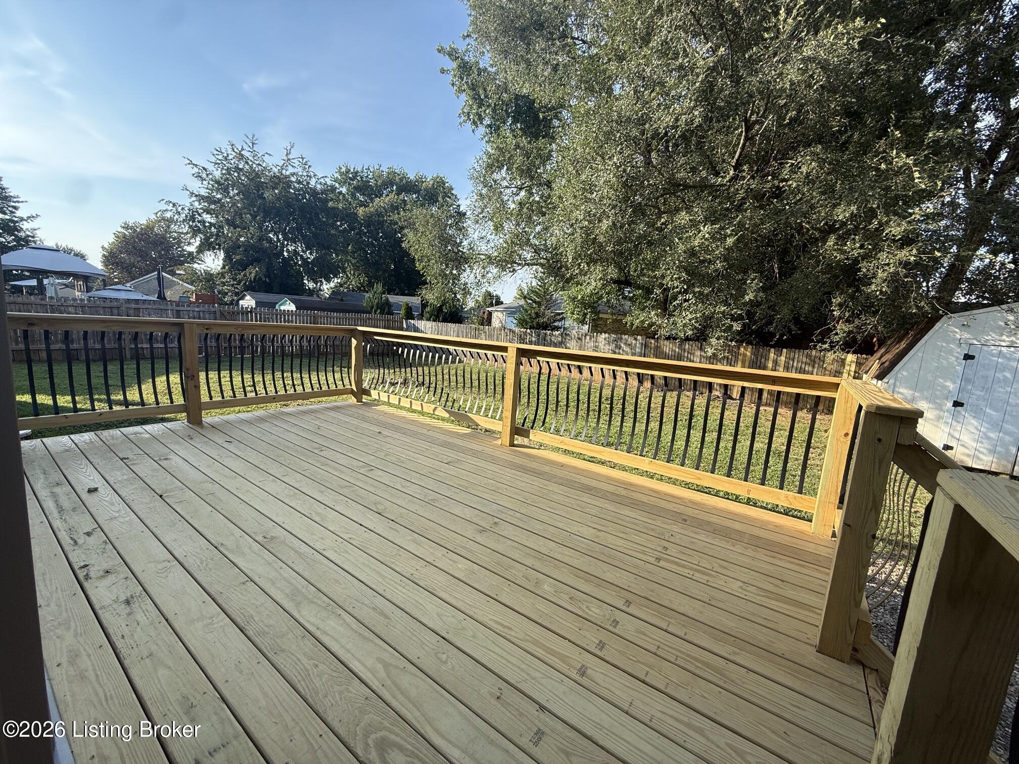 196 Love Ave Property Photo 23