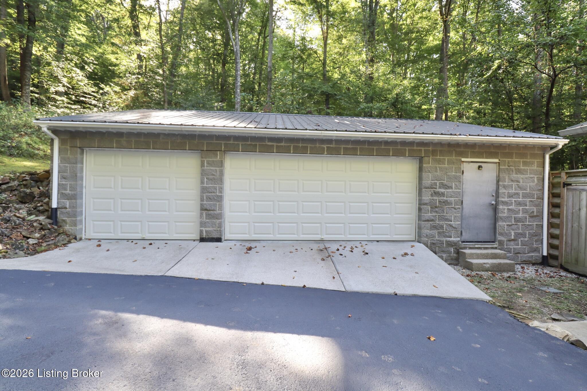 411 S Hurricane Property Photo 3