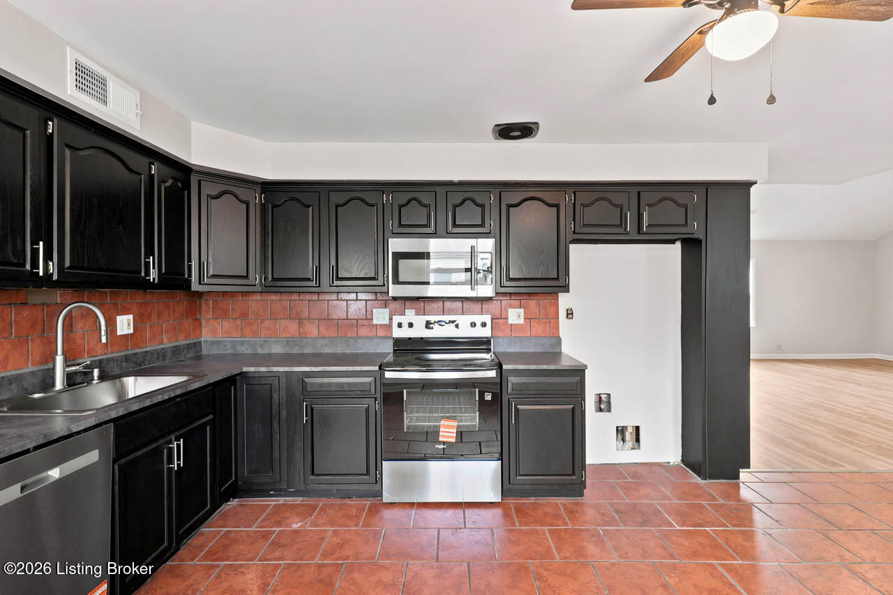 13401 Kinross Blvd Property Photo 28