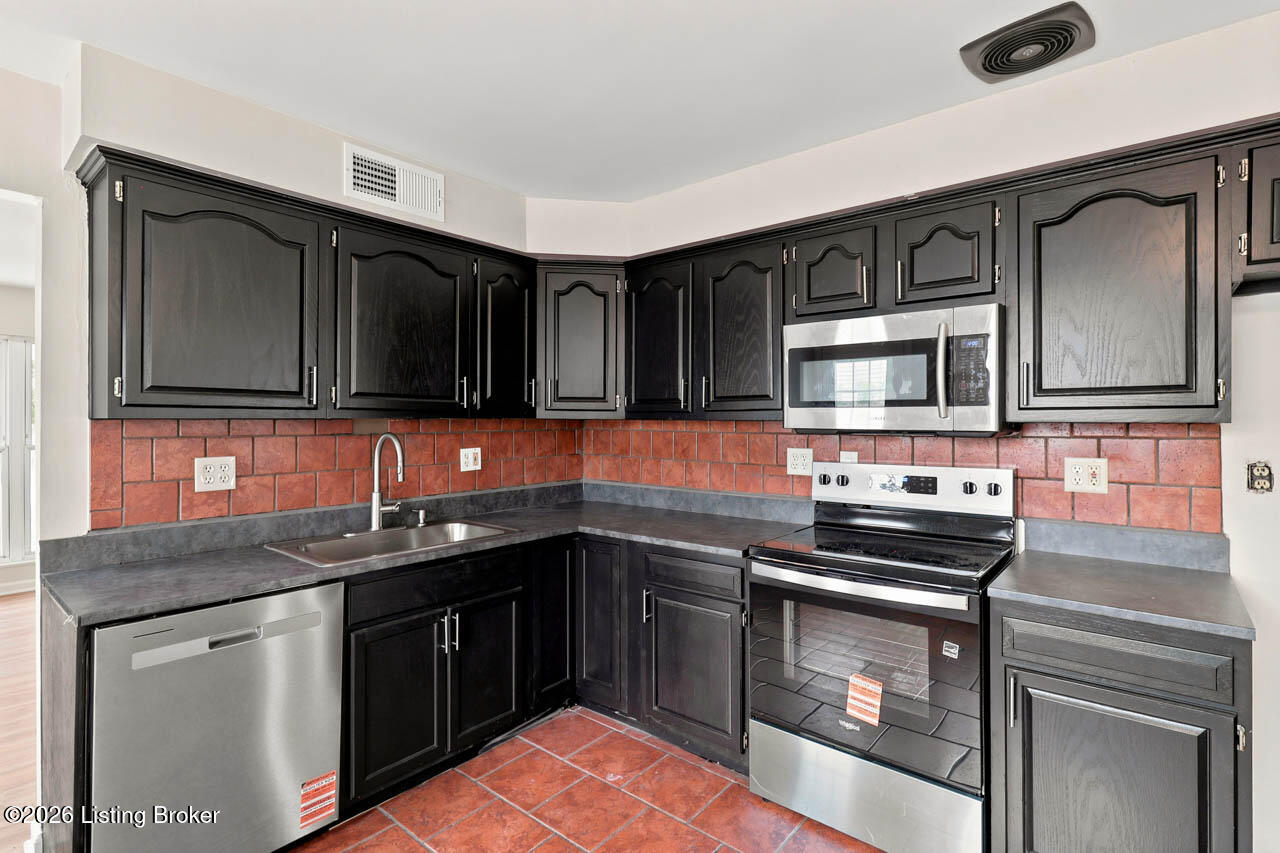 13401 Kinross Blvd Property Photo 32