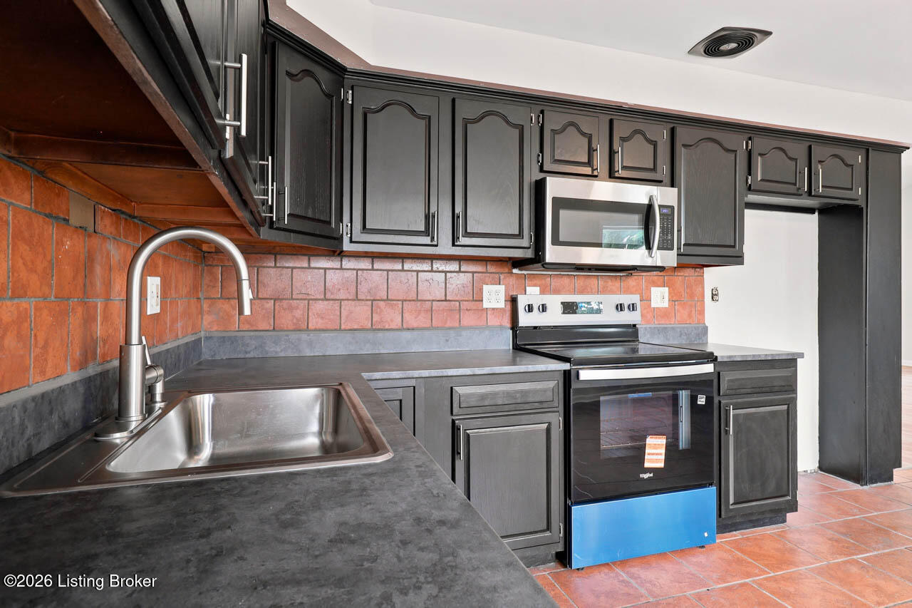 13401 Kinross Blvd Property Photo 33