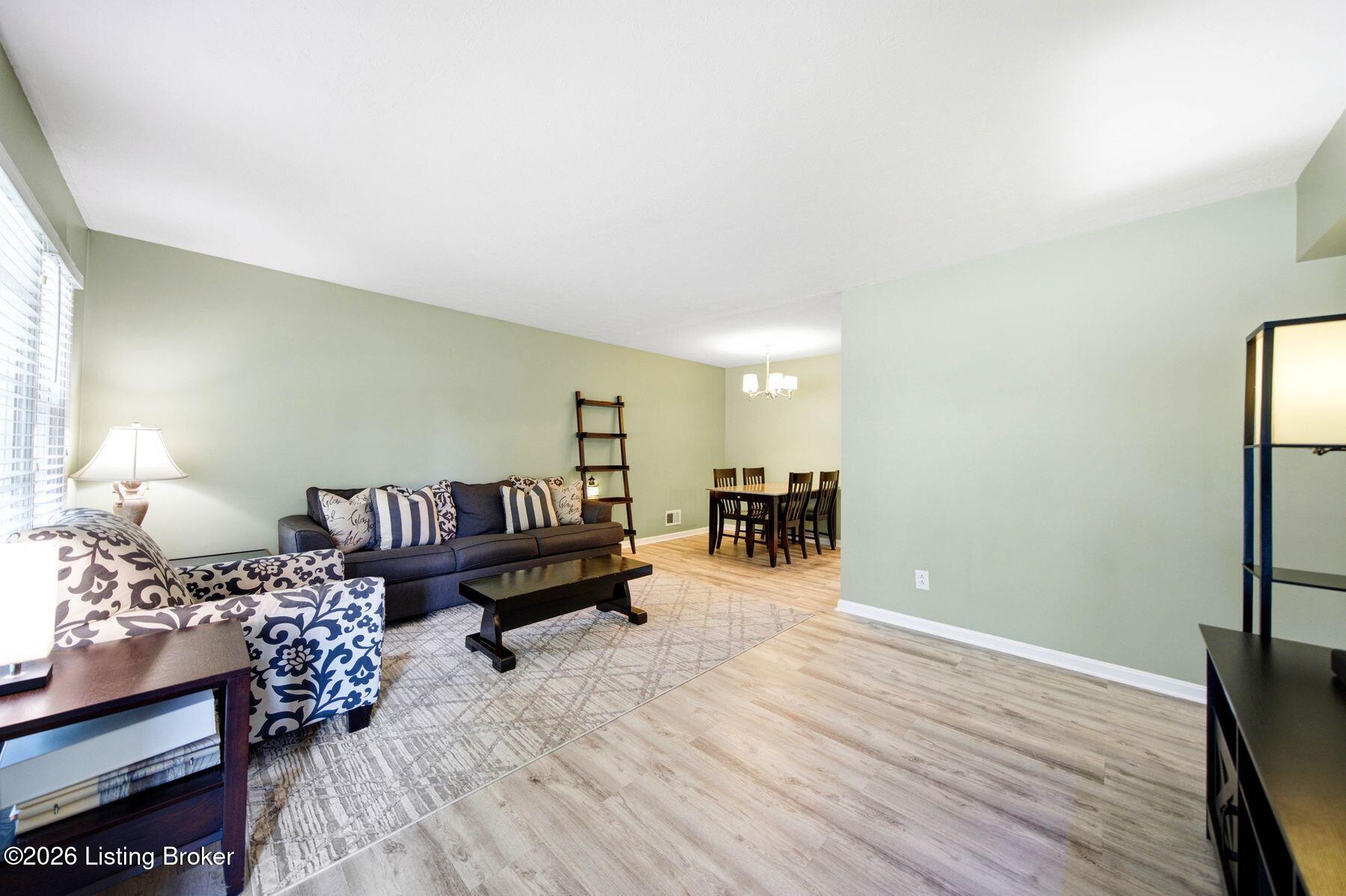 1604 Marne Ct Property Photo 3