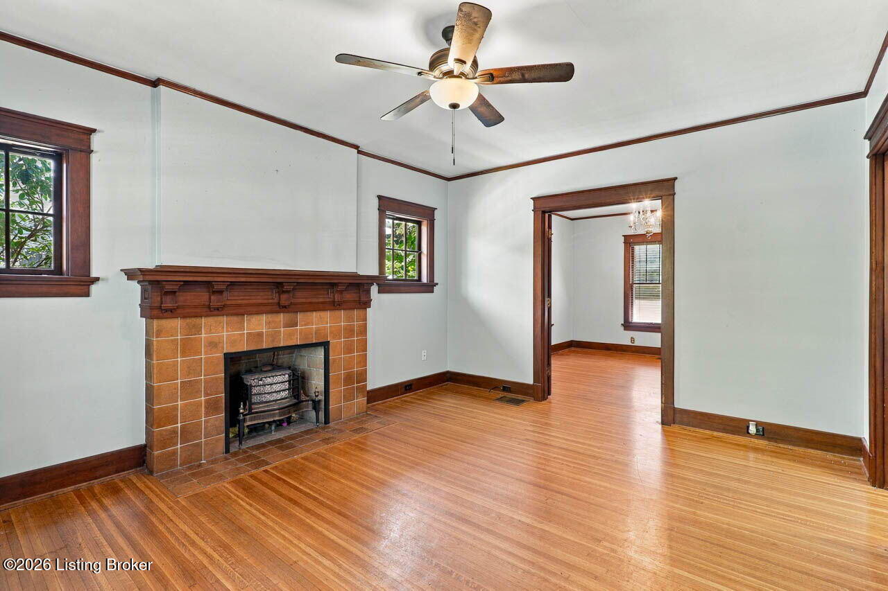2156 Gladstone Ave Property Photo 3