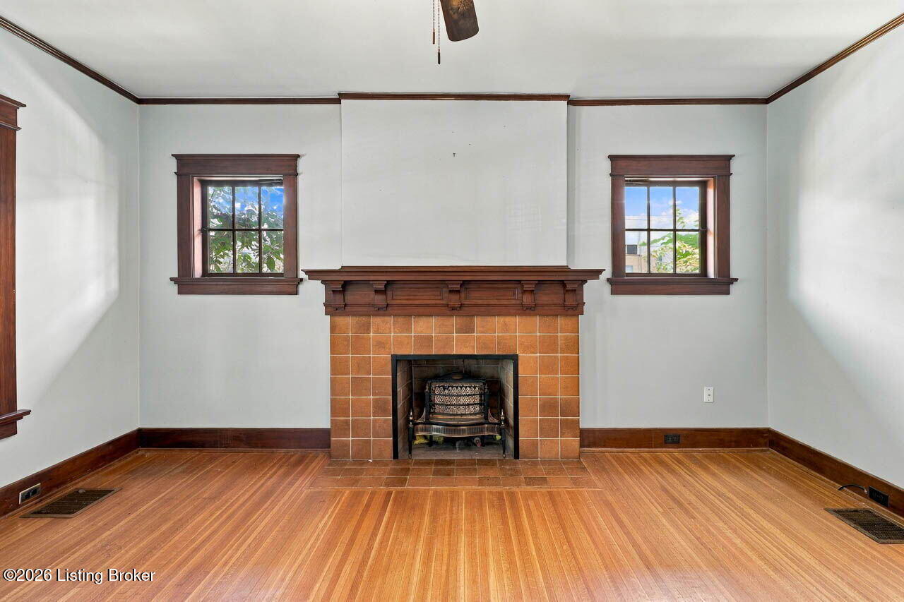 2156 Gladstone Ave Property Photo 4