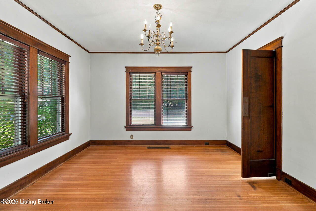 2156 Gladstone Ave Property Photo 6