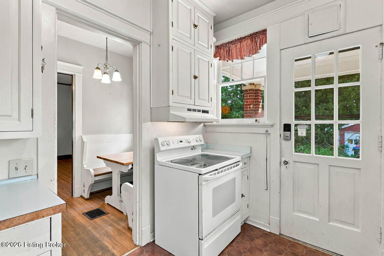 2156 Gladstone Ave Property Photo 12