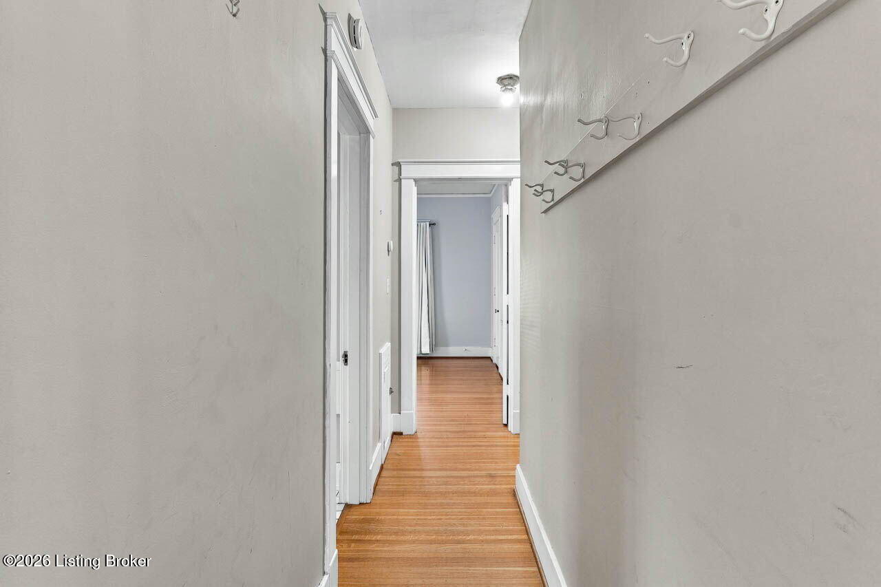 2156 Gladstone Ave Property Photo 13
