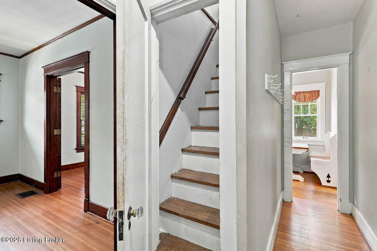 2156 Gladstone Ave Property Photo 18