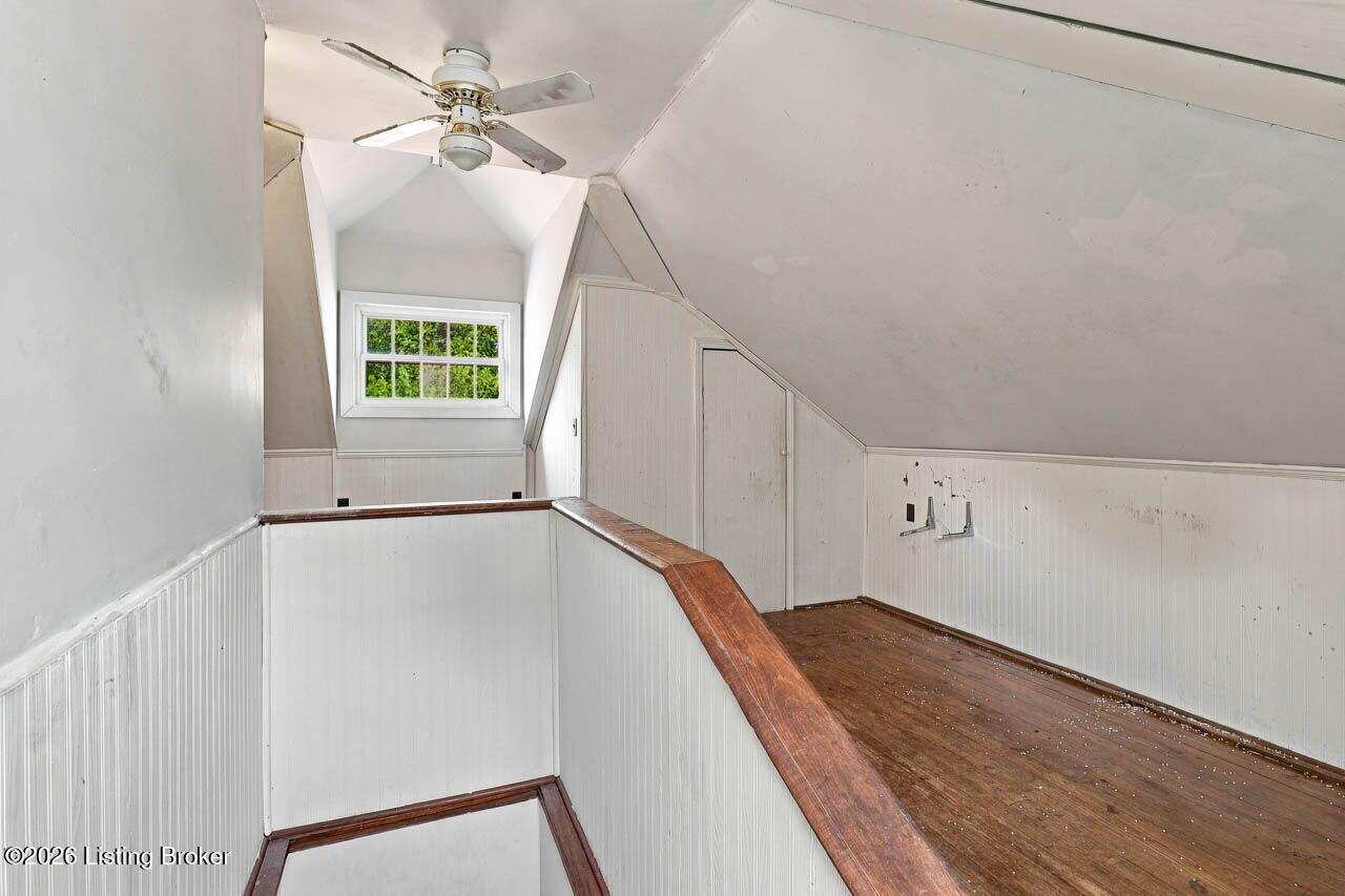 2156 Gladstone Ave Property Photo 19