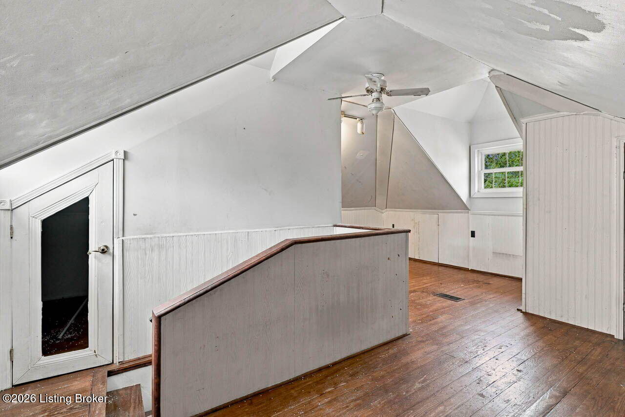 2156 Gladstone Ave Property Photo 20