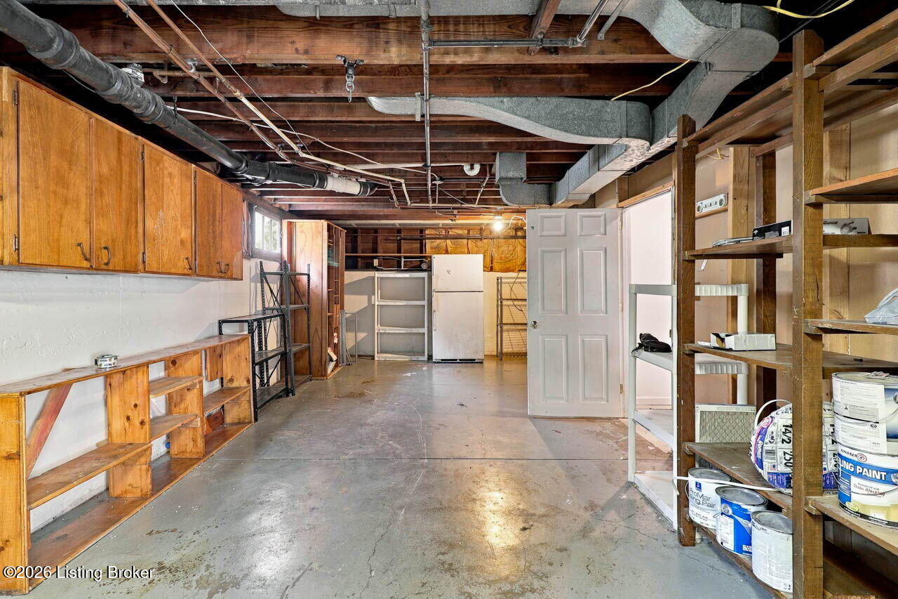 2156 Gladstone Ave Property Photo 27