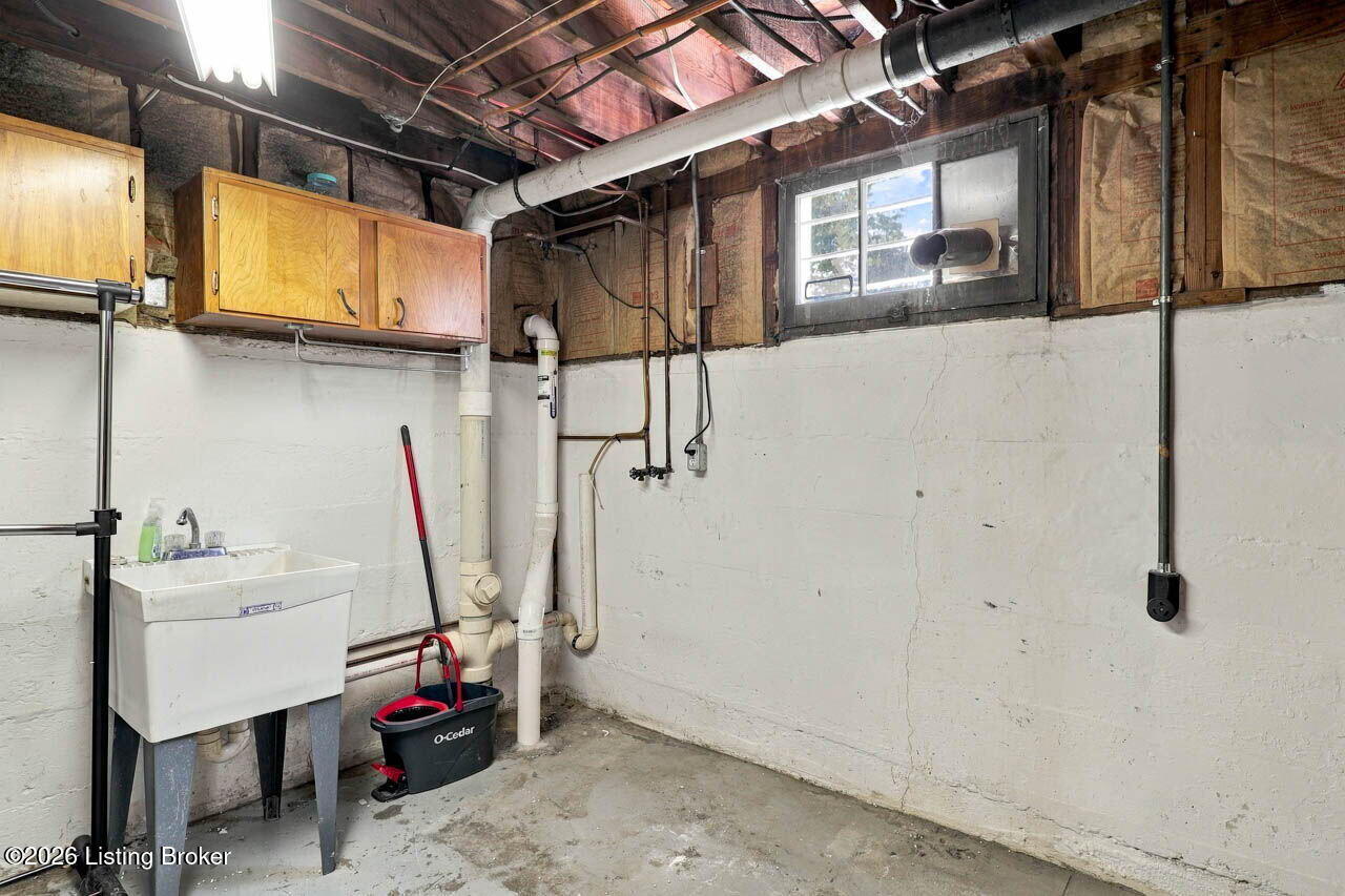 2156 Gladstone Ave Property Photo 28