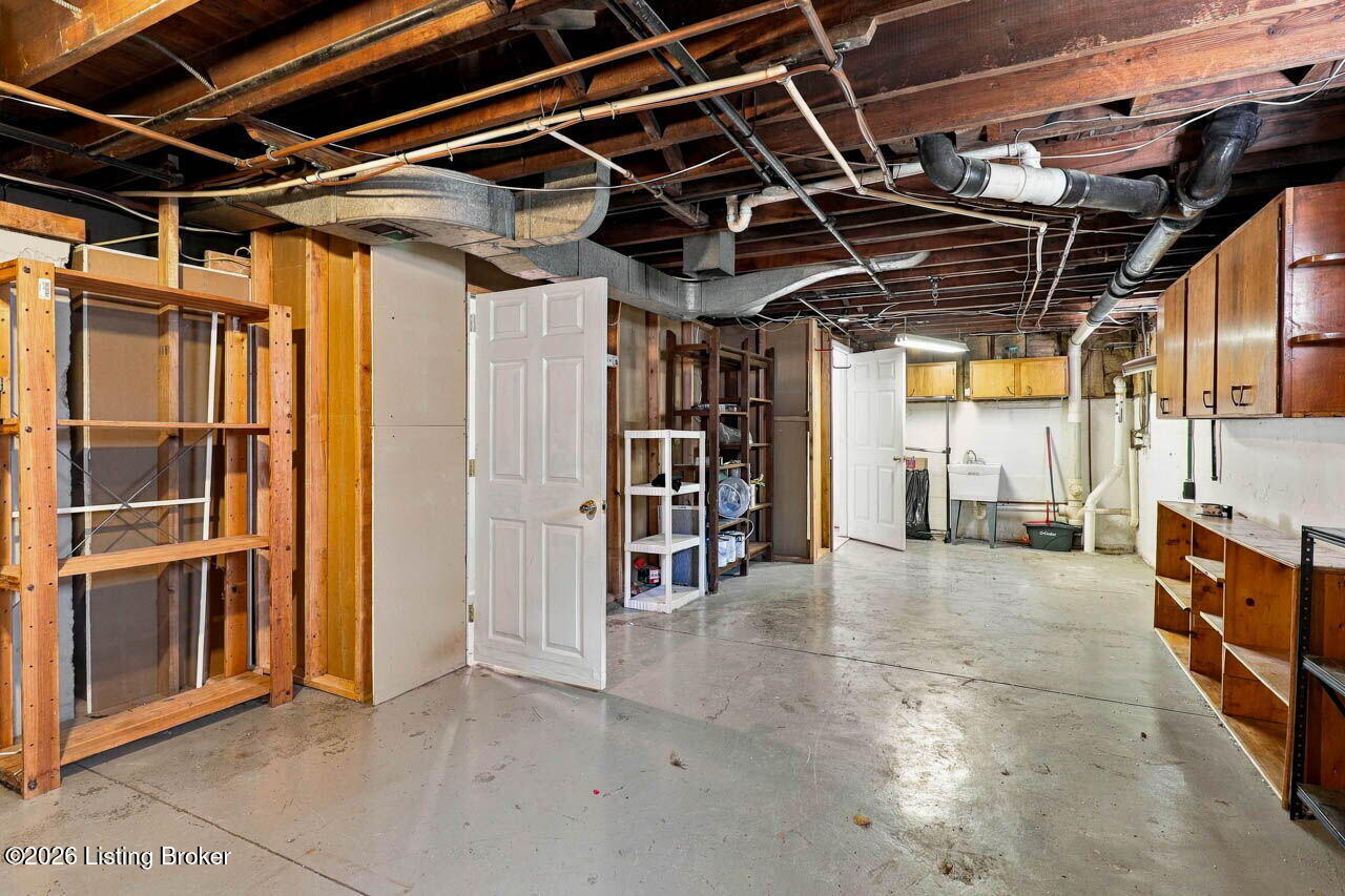 2156 Gladstone Ave Property Photo 29